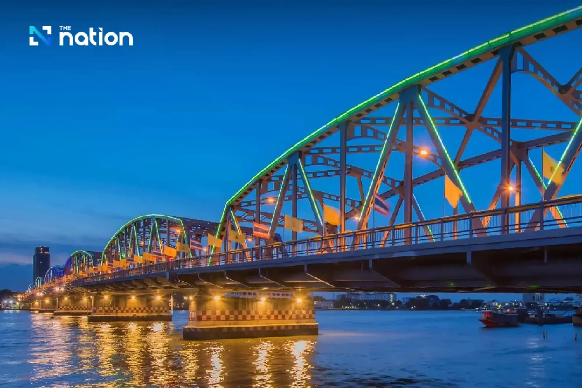 Celebrate Queen Sirikit\'s birthday with illuminated bridges across the Chao Phraya River