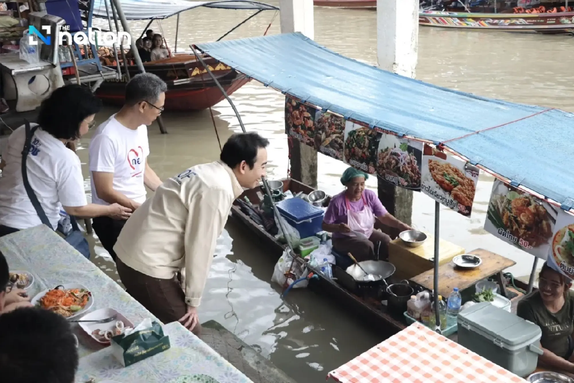 Paopoom visits Samut Songkhram markets to promote retirement lottery