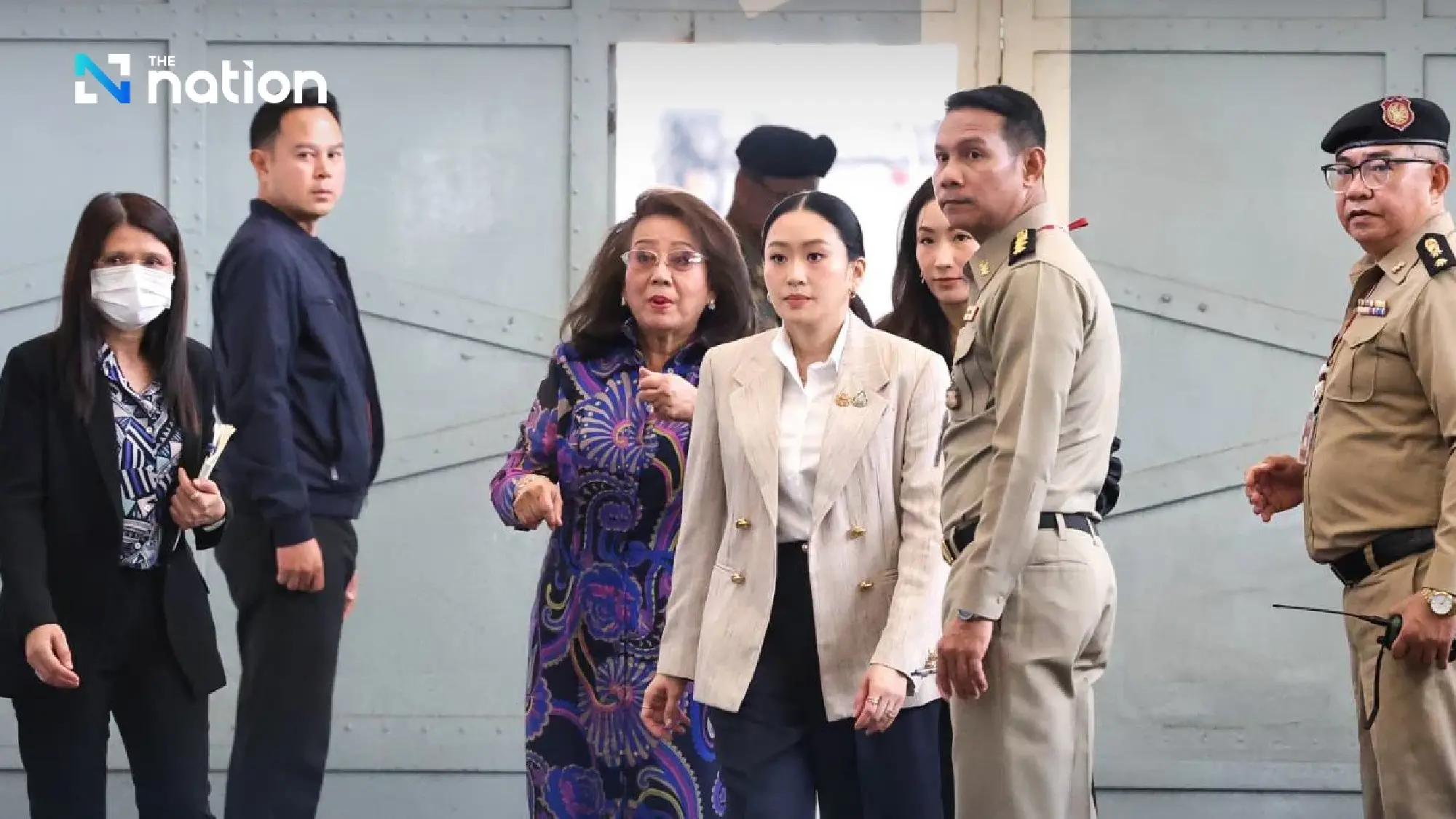 Potjaman, two daughters visit Thaksin at Klong Prem prison