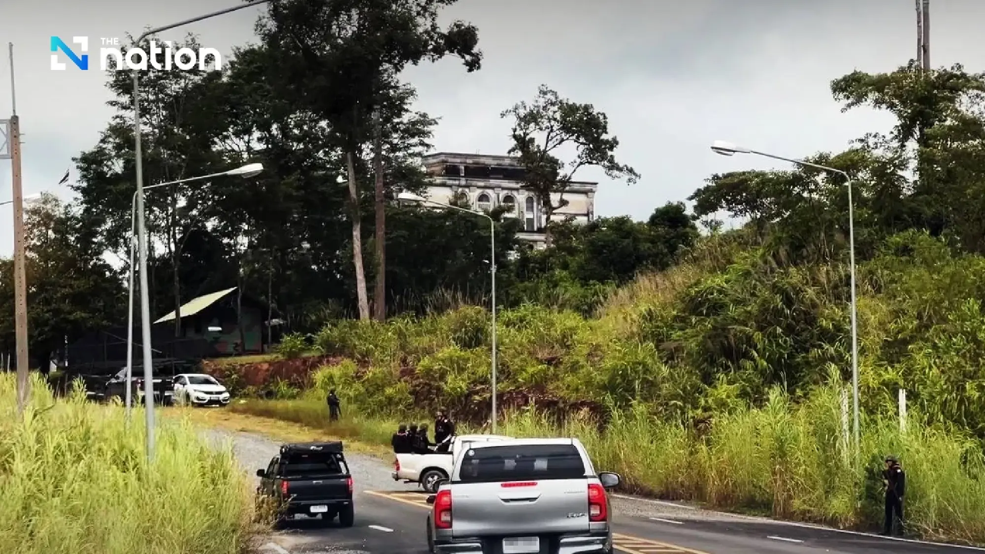 Thai marines inspect casino near Ban Tha Sen–Thmor Dar border, Trat