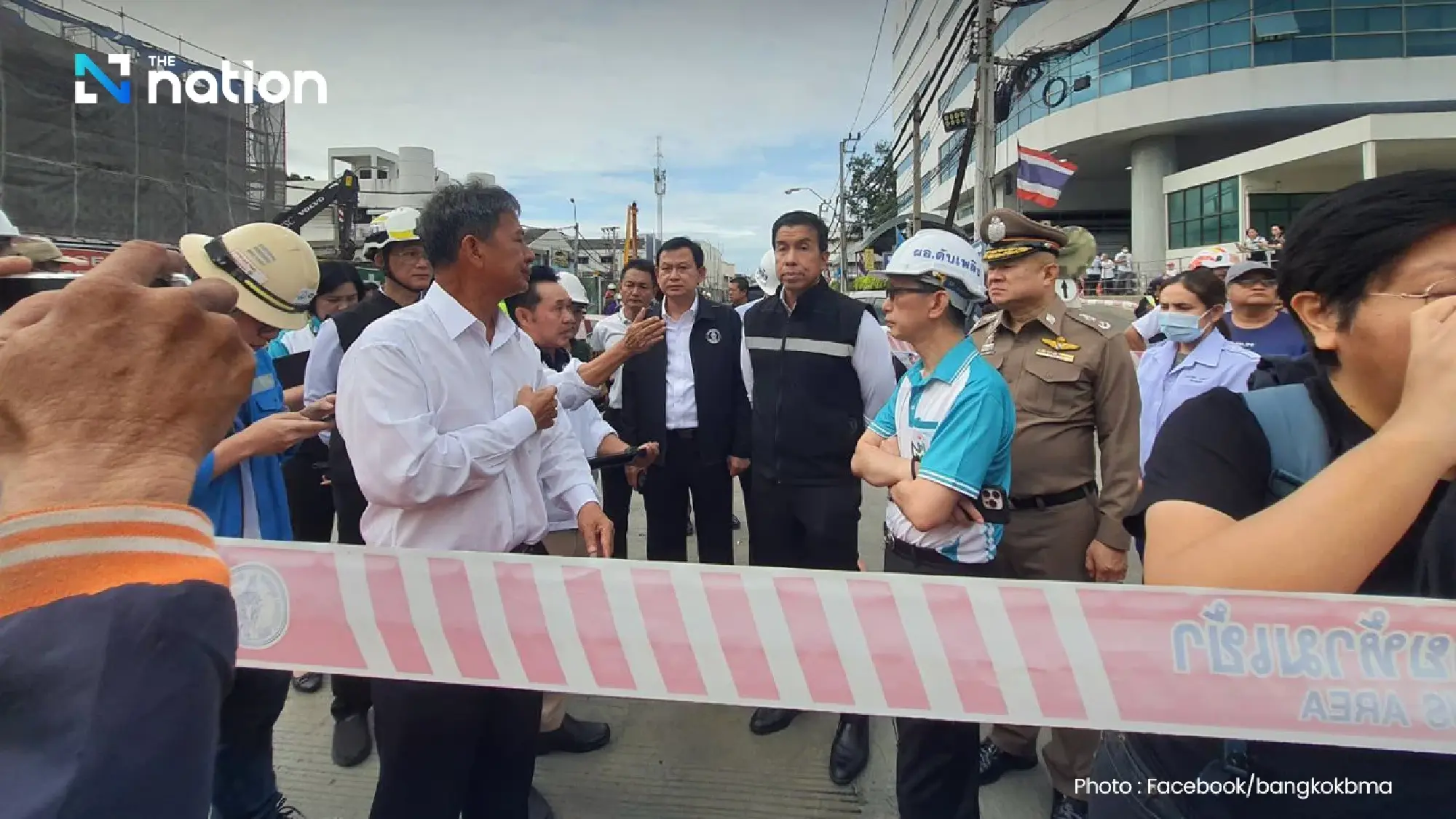 Bangkok governor inspects major road subsidence outside Vajira Hospital