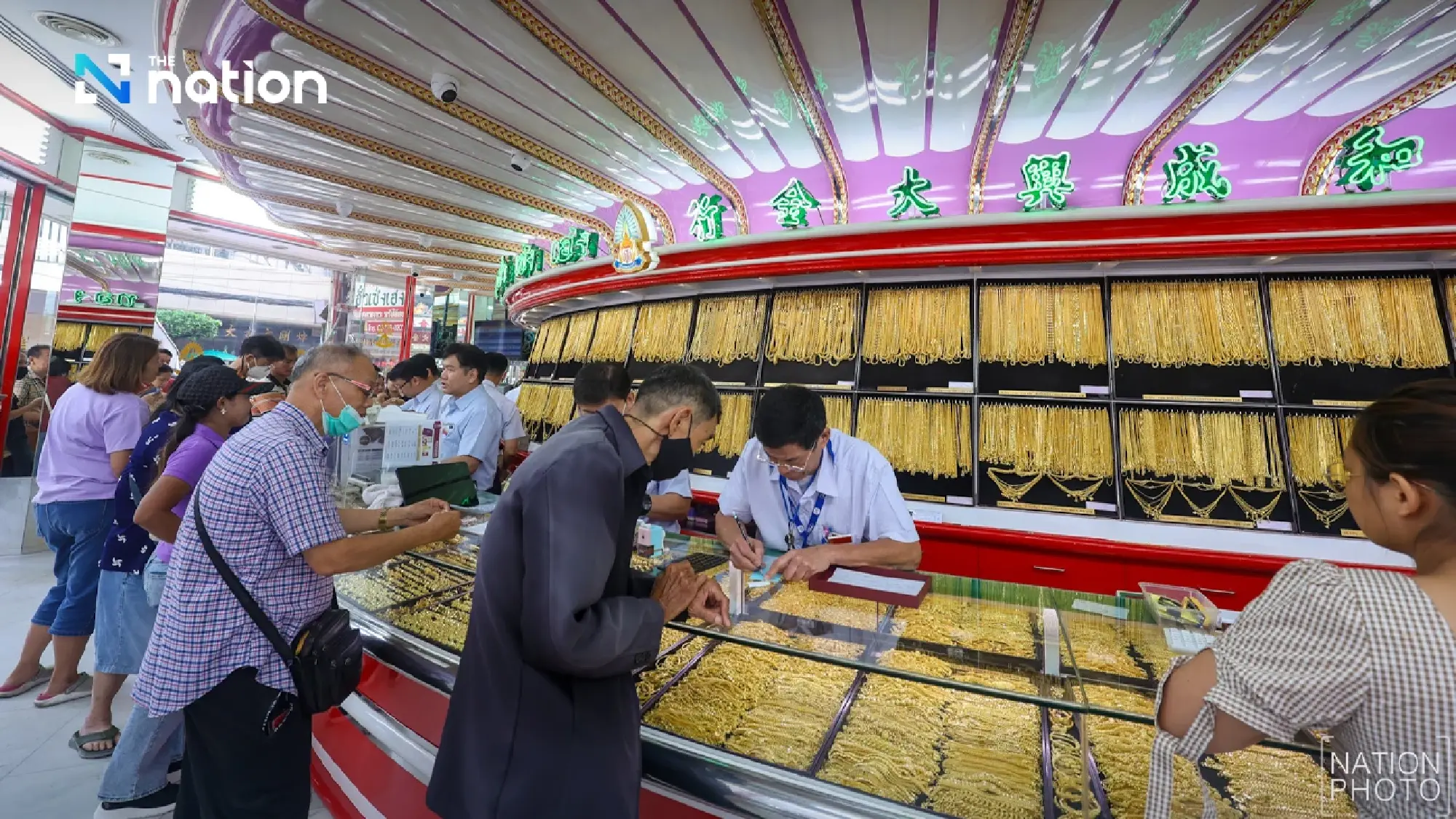 Gold Price Shatters Record, Soaring Past $3,800 on US Shutdown Fears