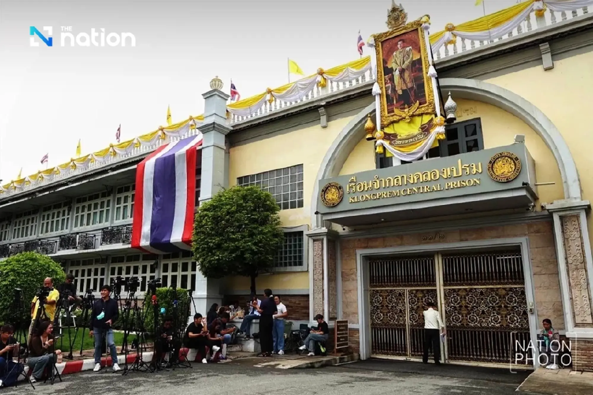 Ten close family members on list of persons allowed to visit Thaksin without prior notice