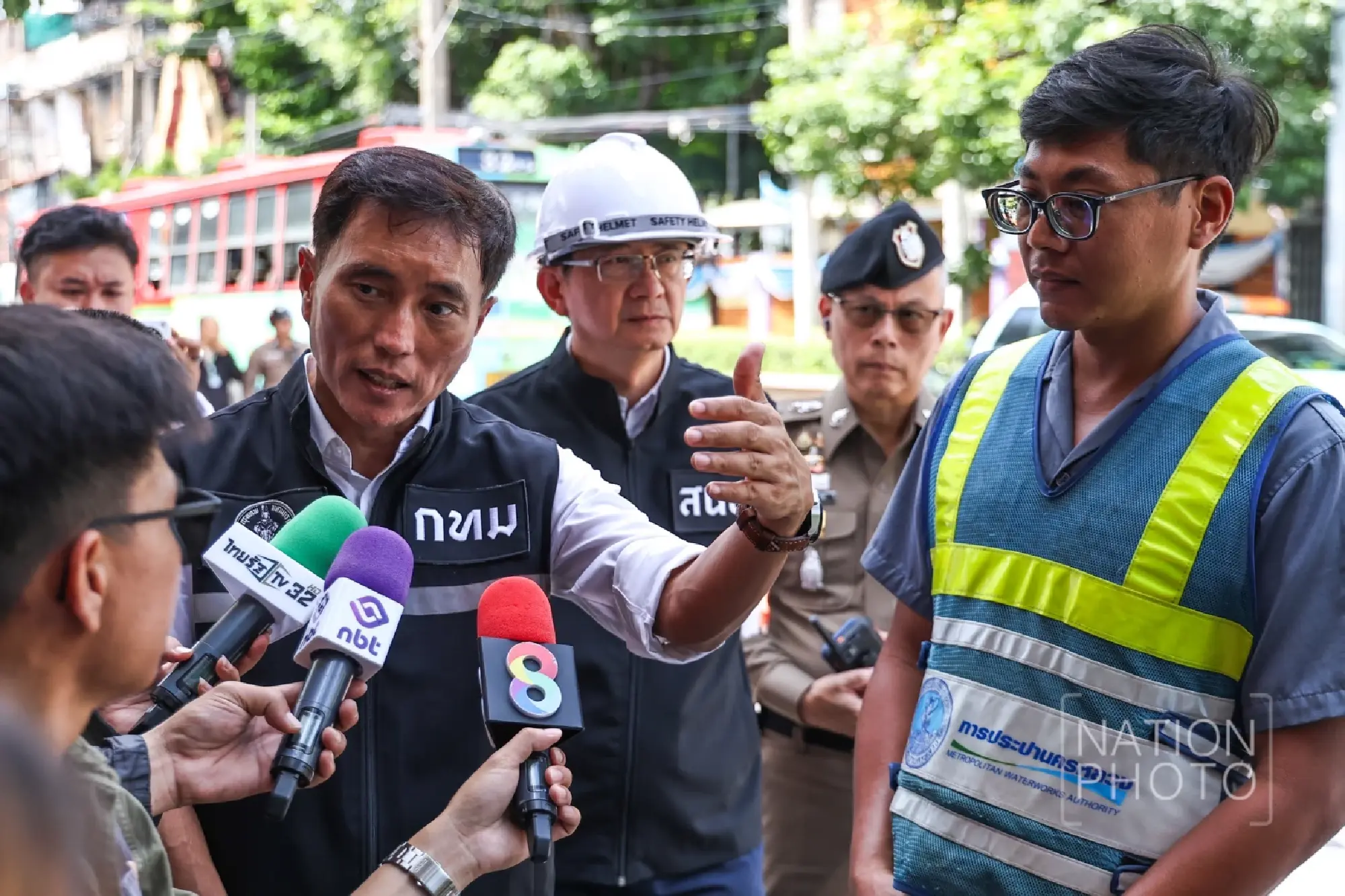 Water seeping from Samsen Road near collapse site