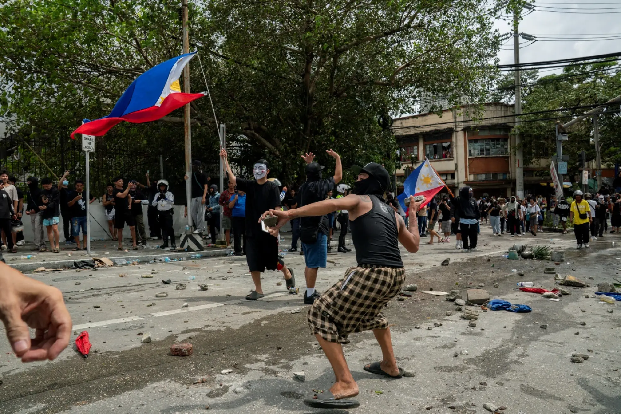 Tens of thousands join anti-corruption protests in Metro Manila