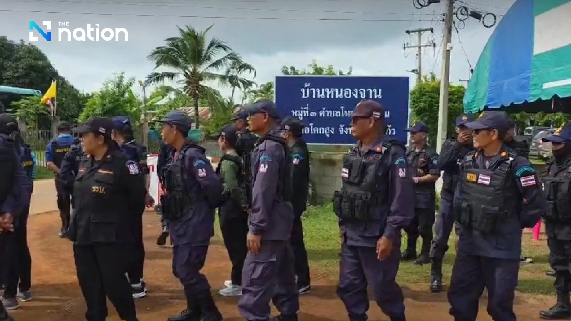 Cambodians confront Thai troops at Sa Kaeo border following eviction order