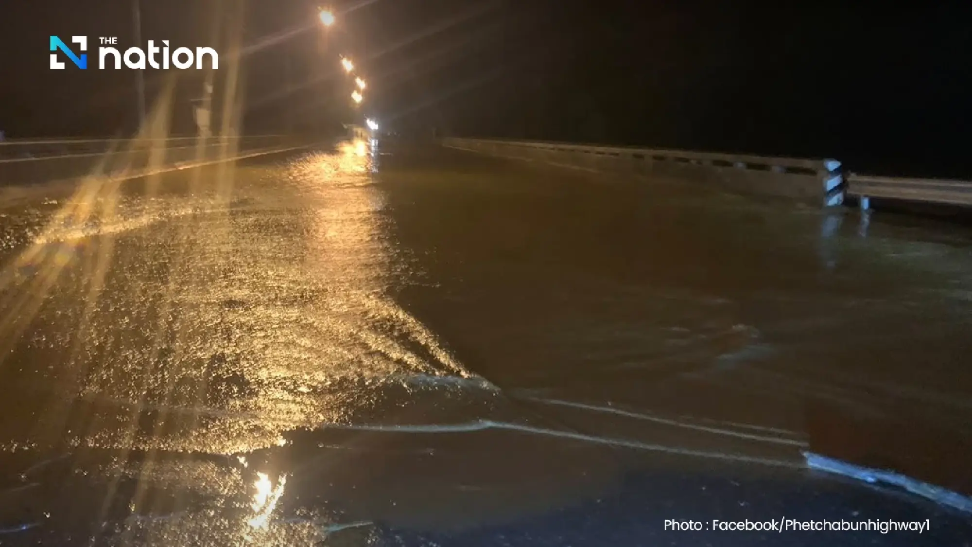 Bridge over Pa Sak River closed due to flooding in Phetchabun