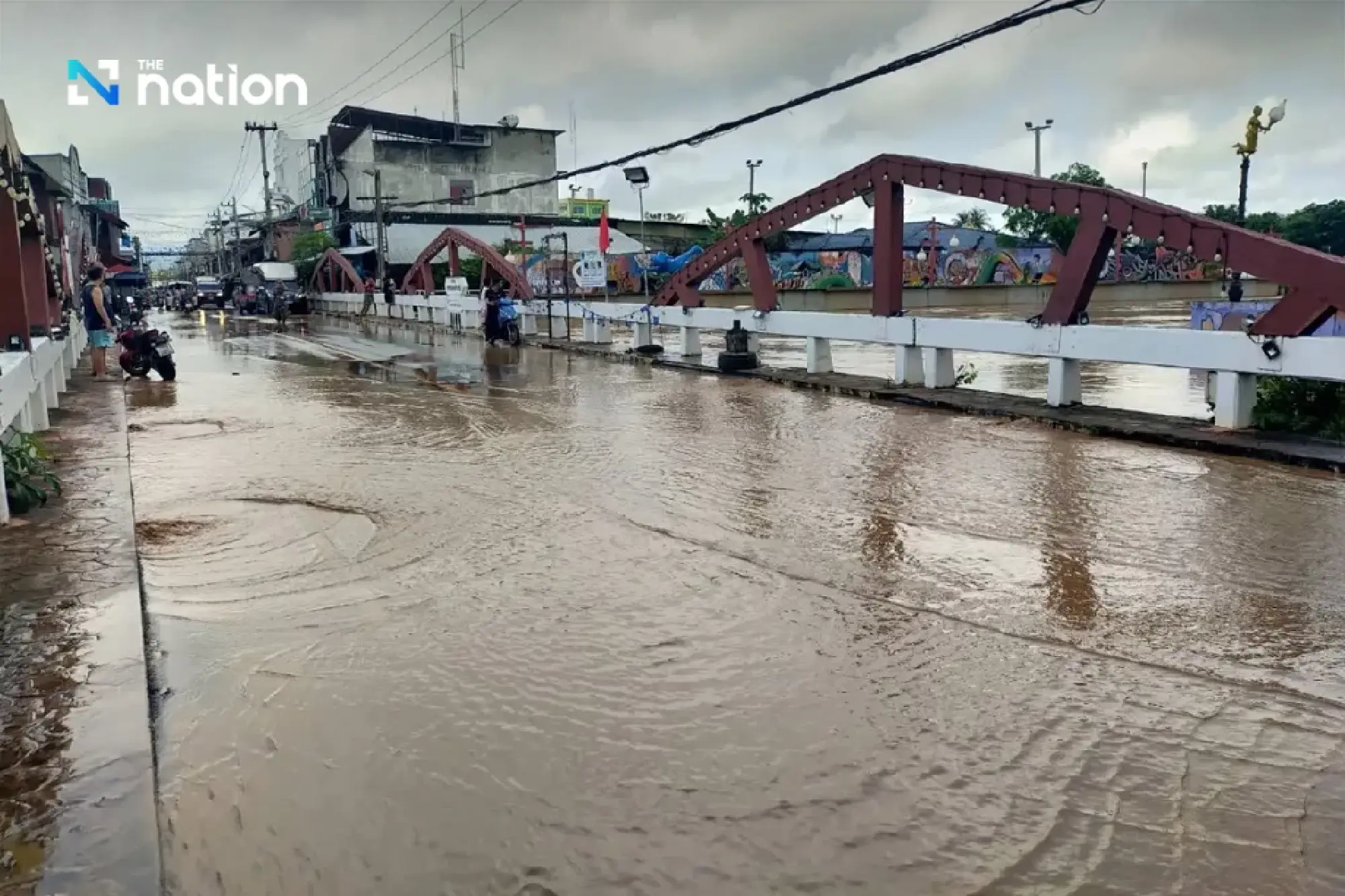 Pa Sak River bursts its banks, flooding Lom Sak municipality in Phetchabun