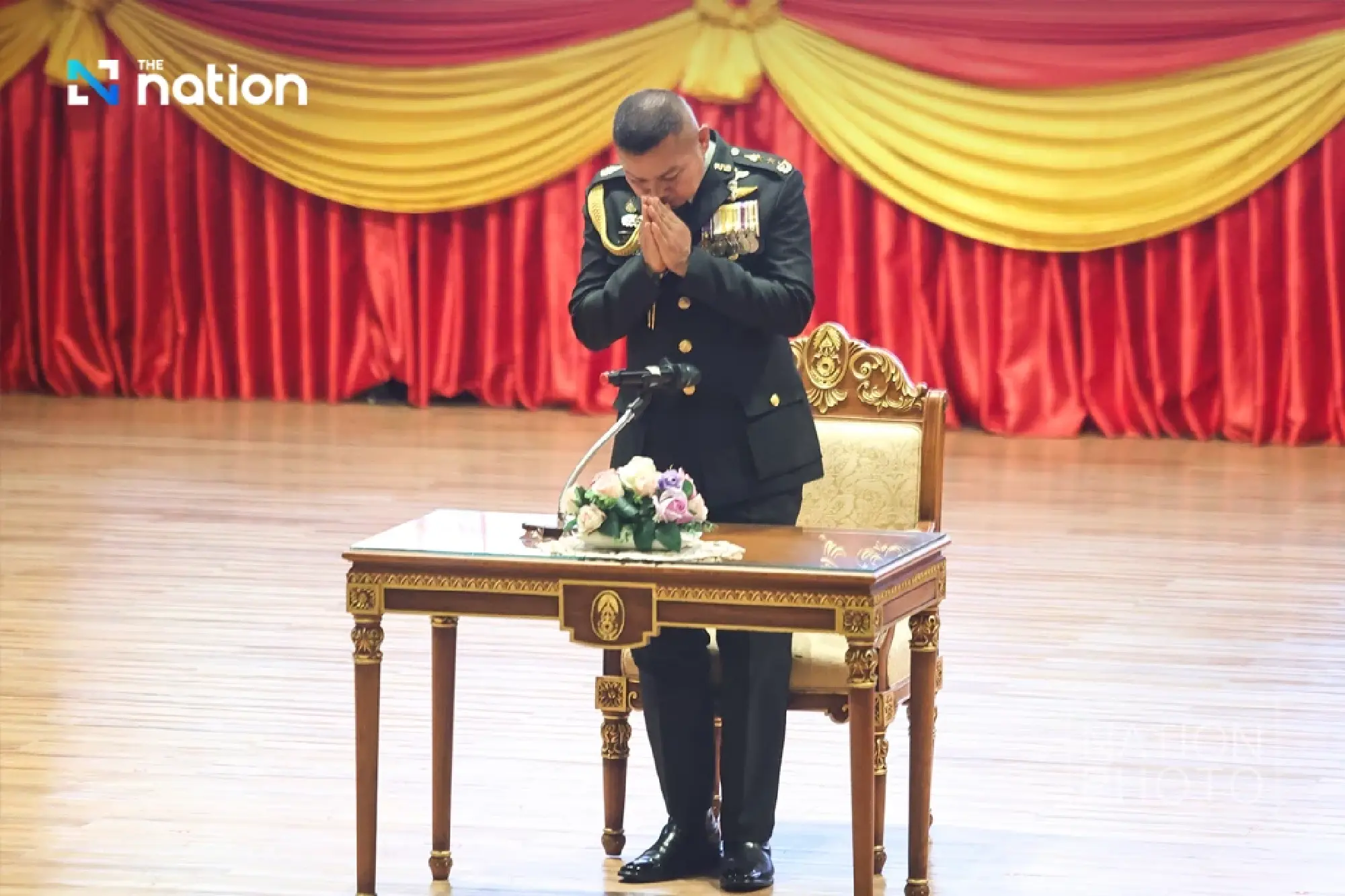 King appoints Lt Gen Boonsin and 37 officers as special royal guards