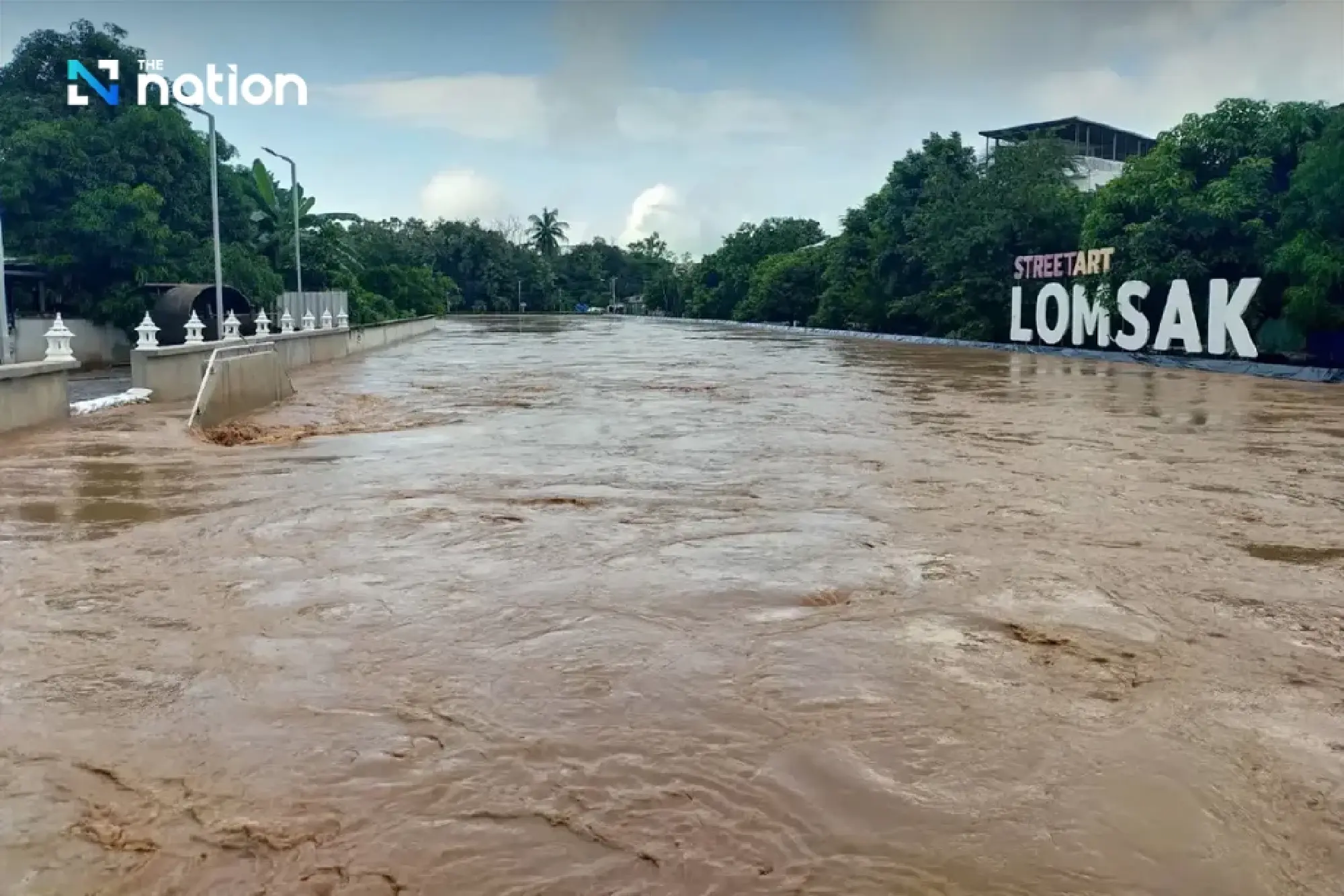 Pa Sak River bursts its banks, flooding Lom Sak municipality in Phetchabun