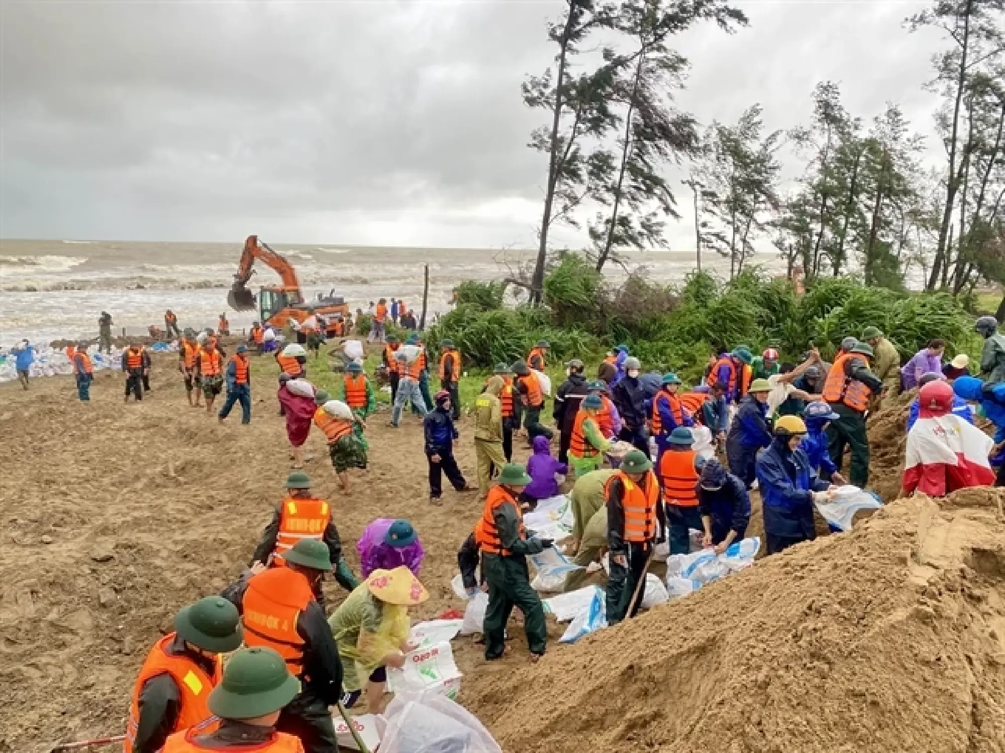 Four airports in central region to close on Sunday as typhoon Bualoi barrels towards Vietnam