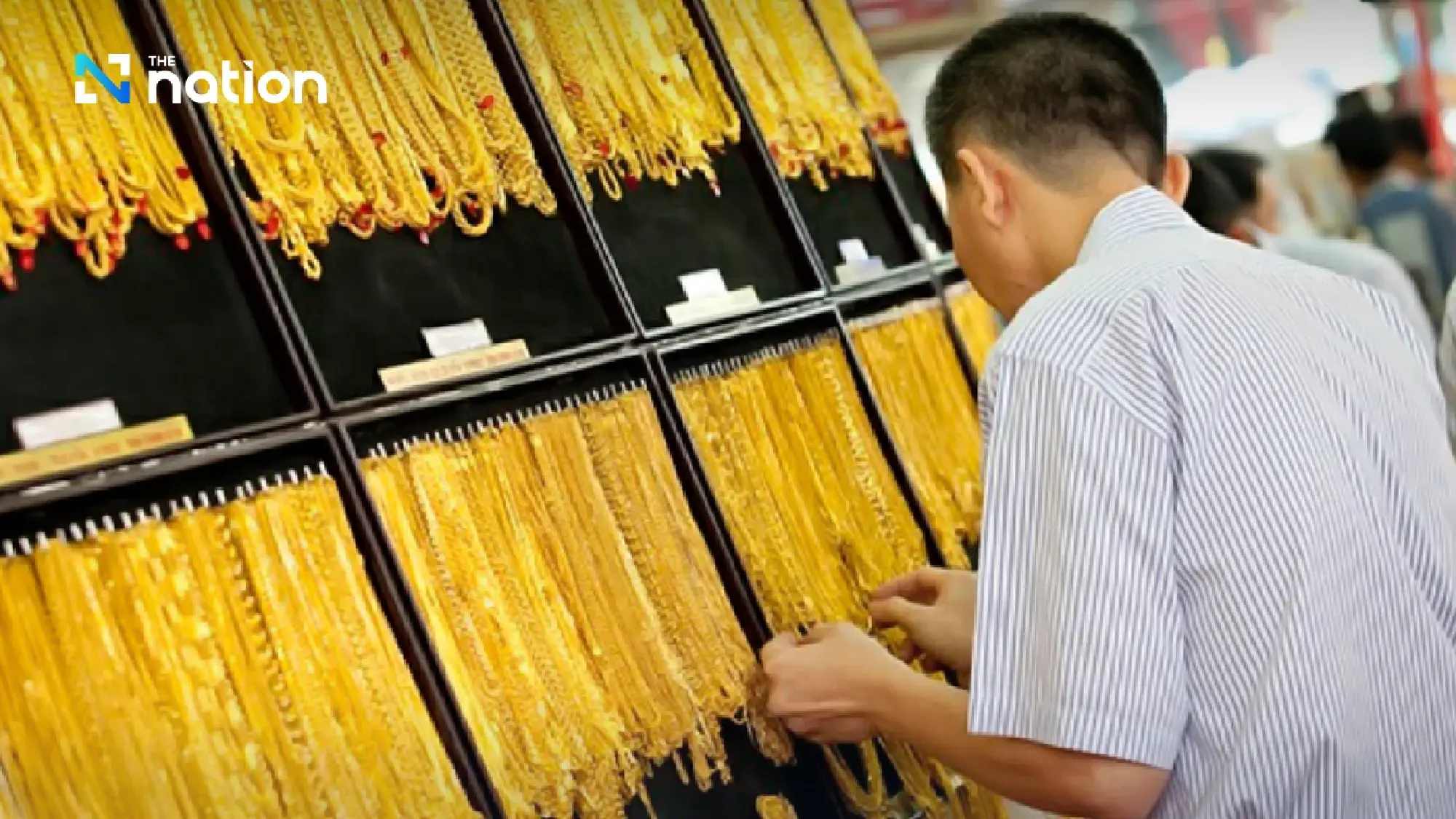 Gold hits record high as dollar weakens ahead of Fed rate decision