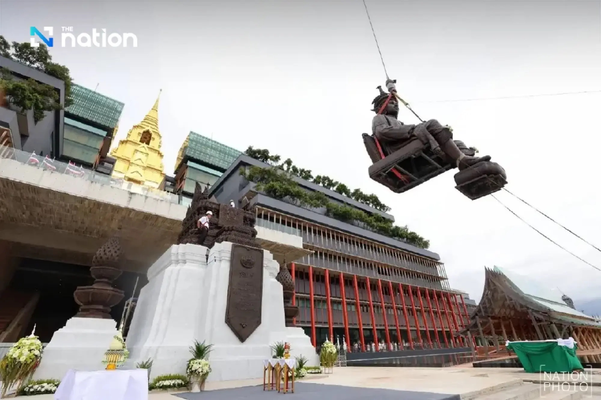 Parliament enshrines new King Rama VII statue at front of building