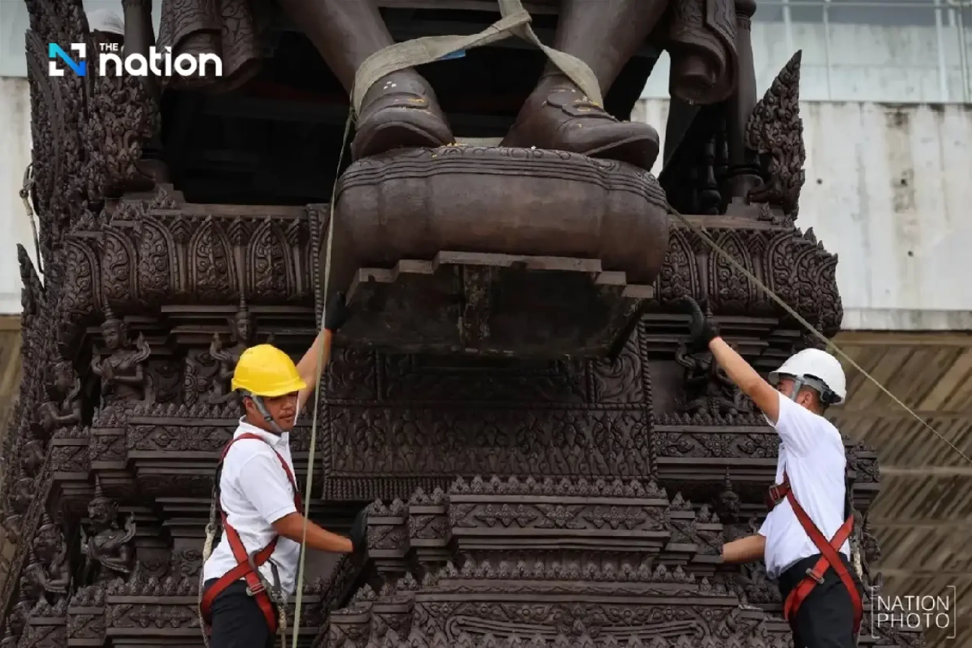Parliament enshrines new King Rama VII statue at front of building