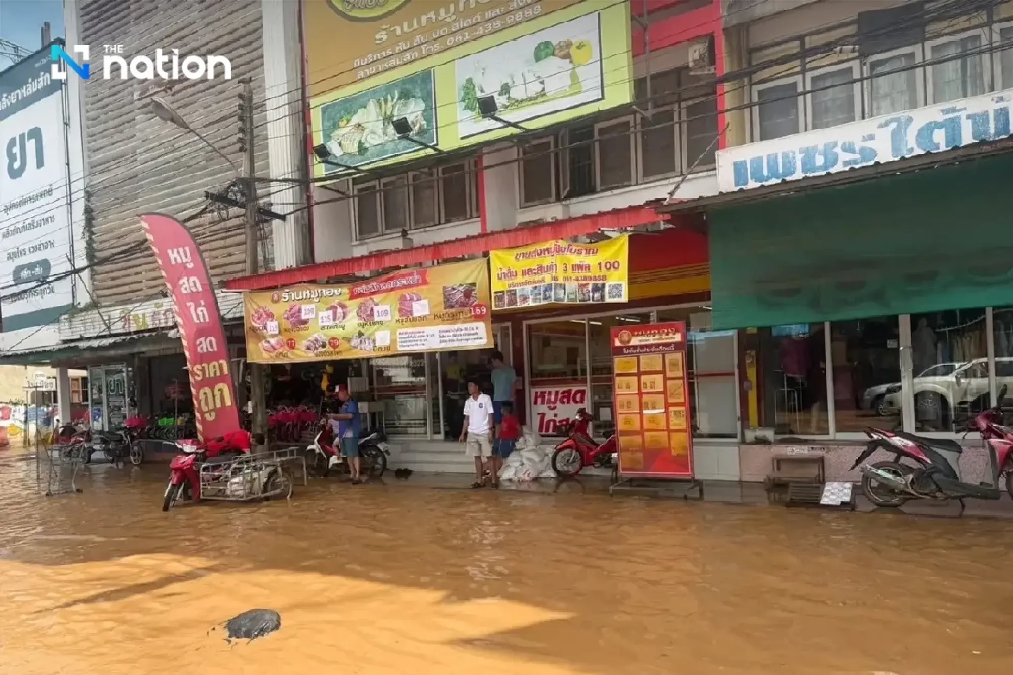 Pa Sak River bursts its banks, flooding Lom Sak municipality in Phetchabun