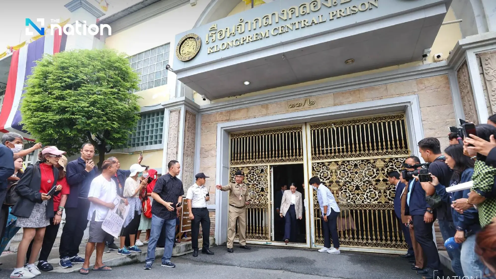 Lawyer insists Thaksin being held under normal conditions with no privileges