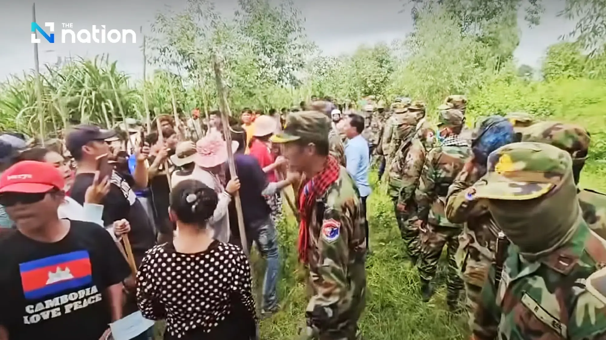 Cambodians confront Thai troops at Sa Kaeo border following eviction order