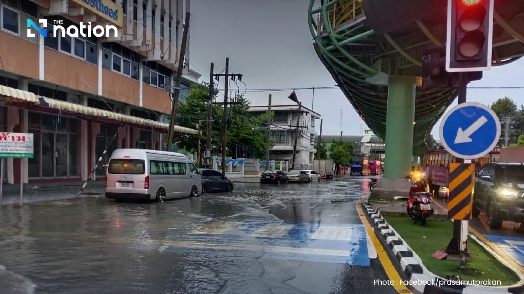 13 schools in Samut Prakan closed due to severe flooding and high tides