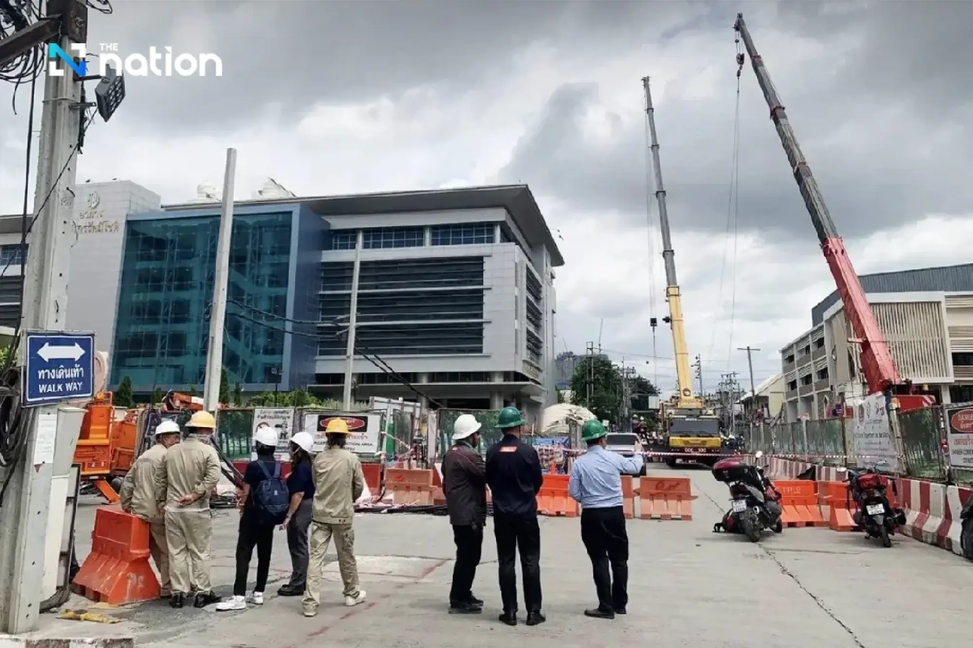 Dusit district issues building access ban after road subsidence, MEA restores electricity supply