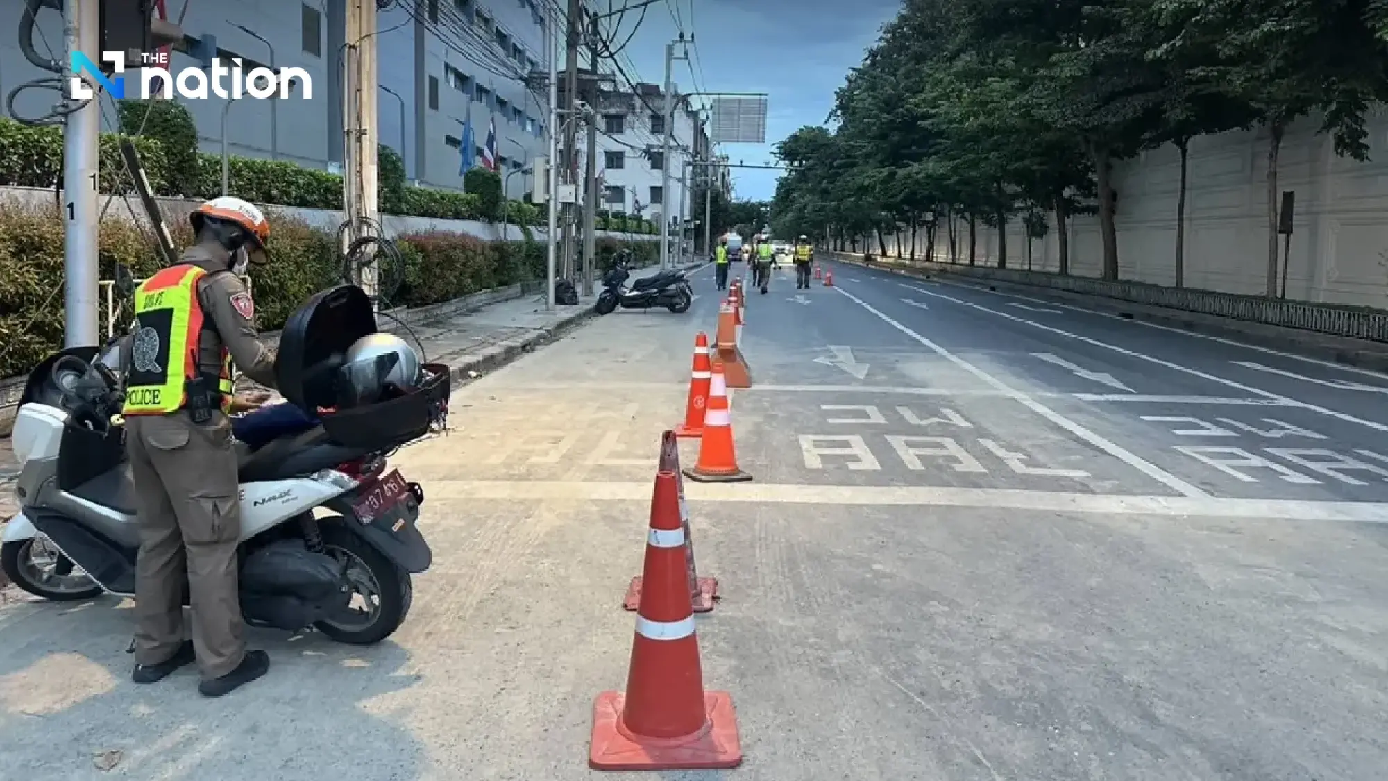 Bangkok officials inspect Sukhothai Road cracks, confirm no structural risk