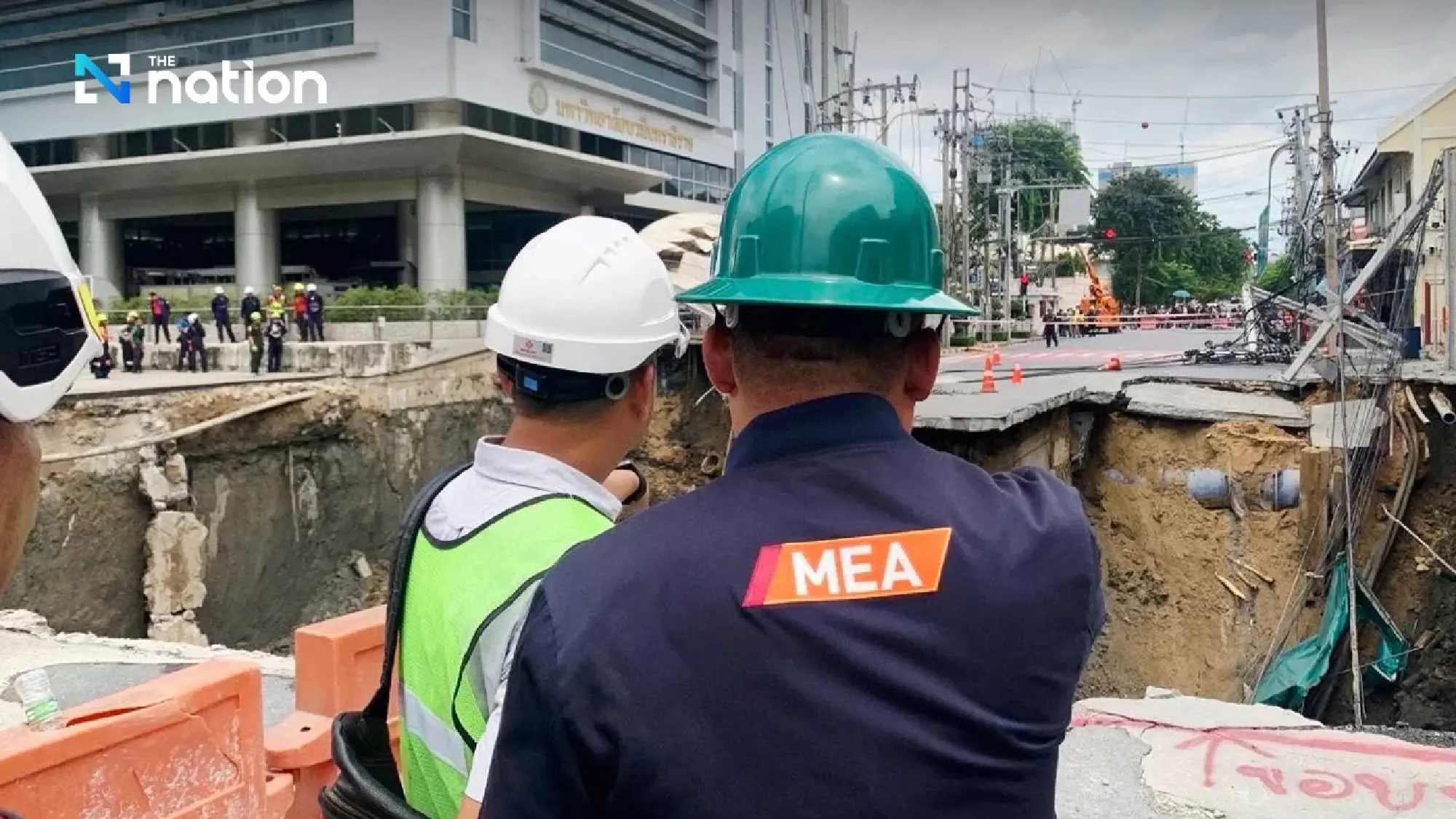 Dusit district issues building access ban after road subsidence, MEA restores electricity supply