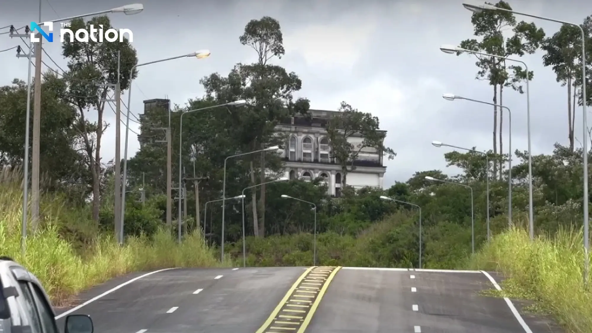 Thai marines inspect casino near Ban Tha Sen–Thmor Dar border, Trat