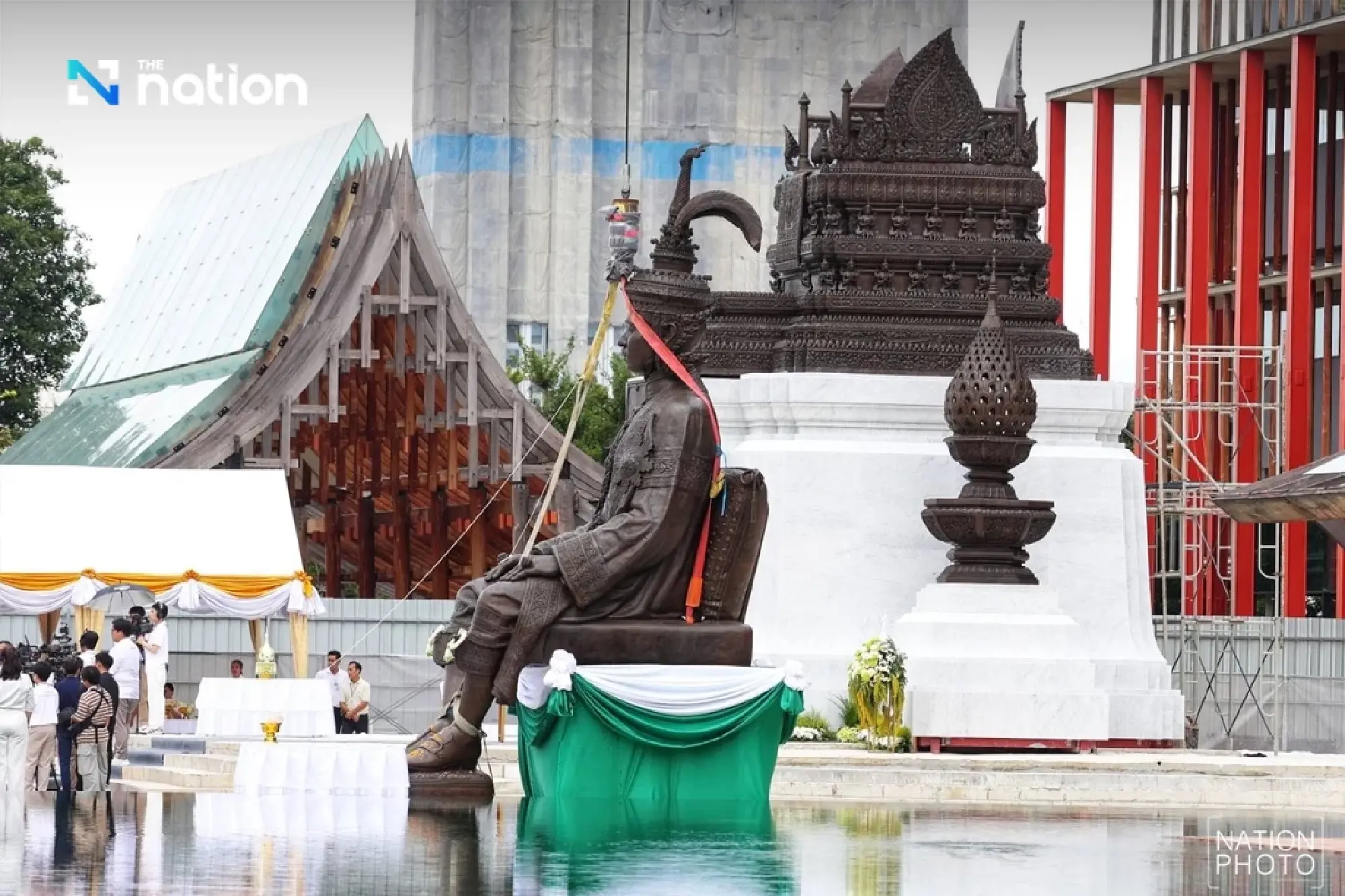 Parliament enshrines new King Rama VII statue at front of building
