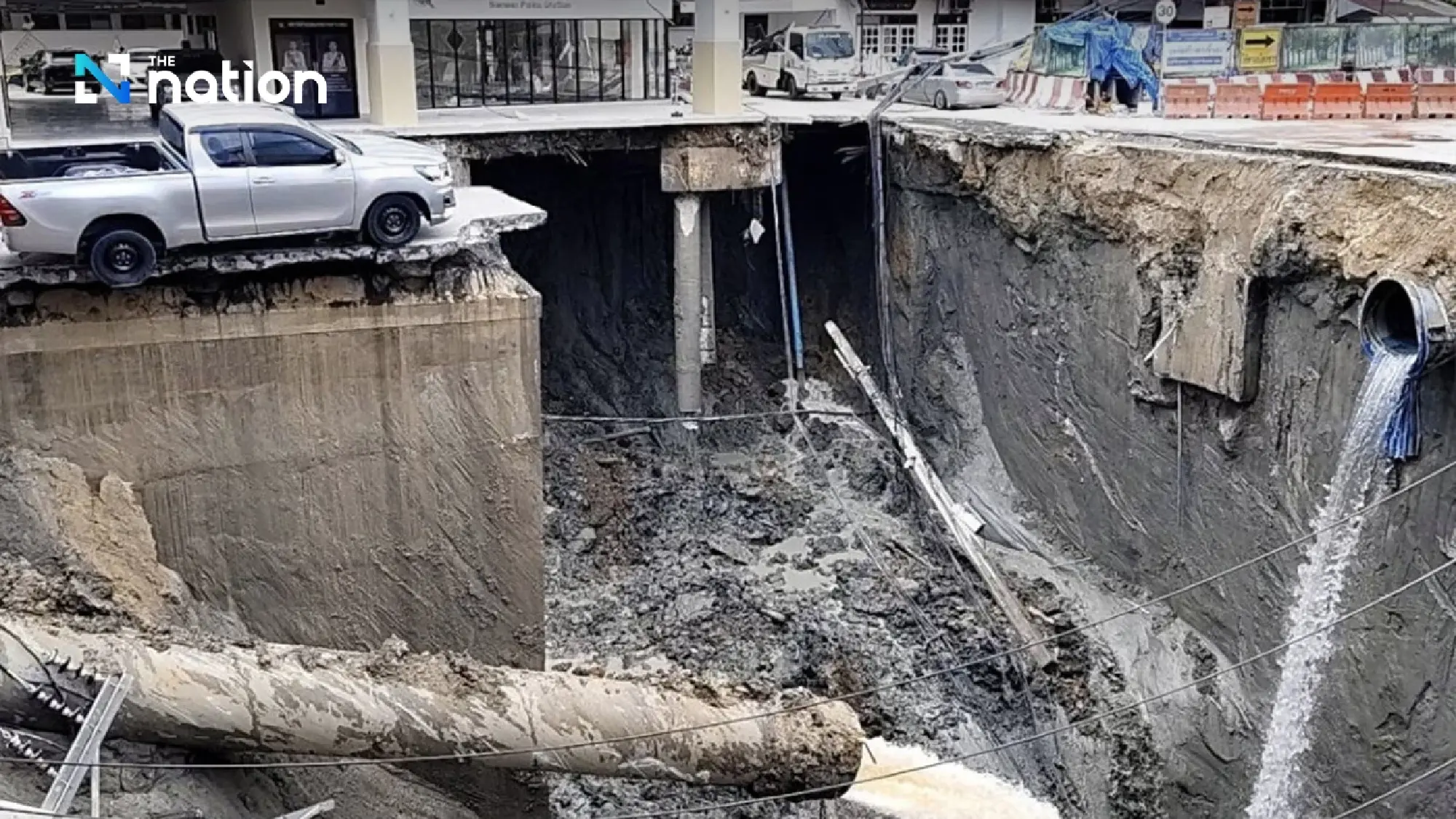 Chadchart confirms road collapse at Vajira Hospital caused by soil entering metro tunnel