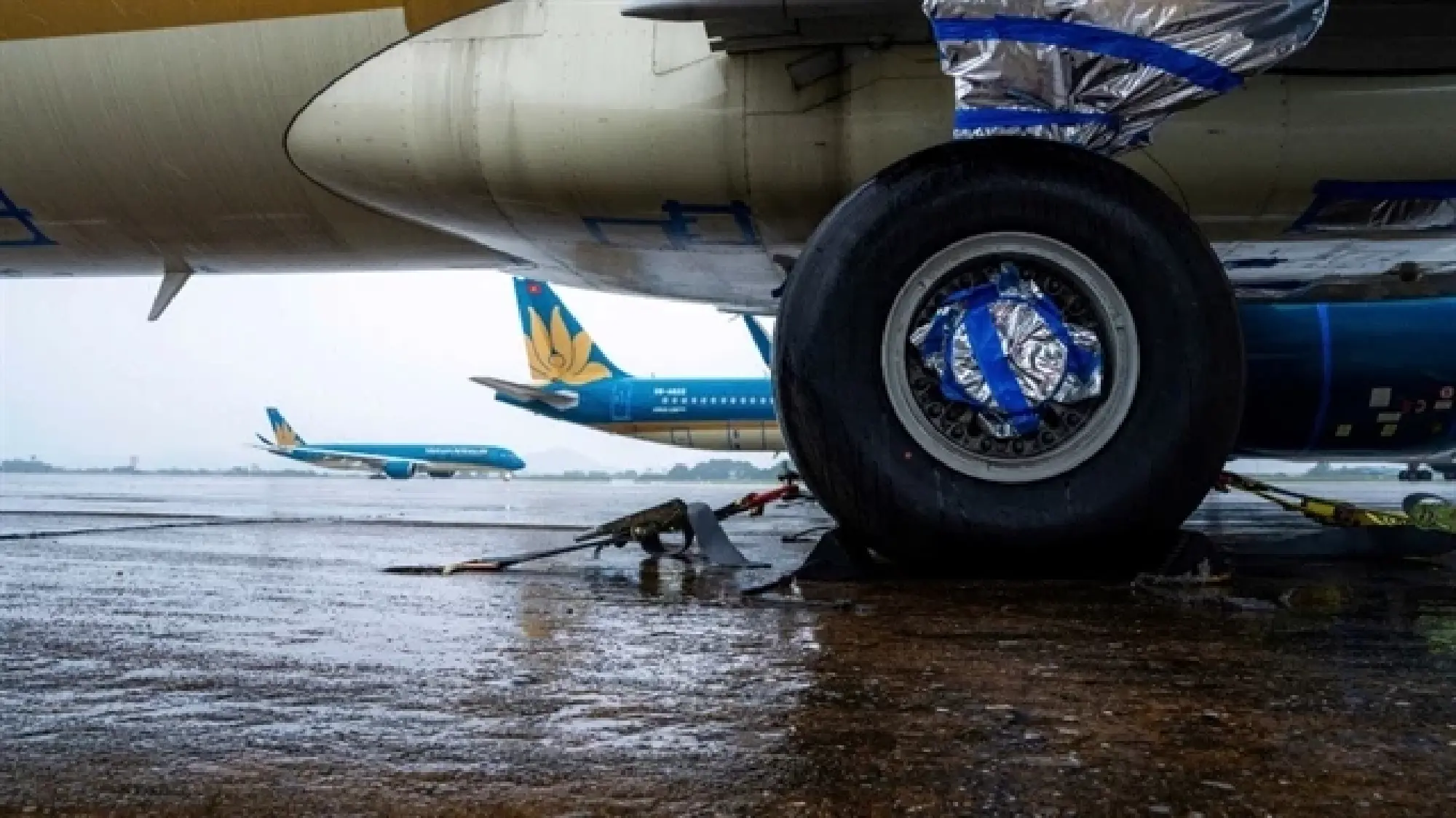 Four airports in central region to close on Sunday as typhoon Bualoi barrels towards Vietnam