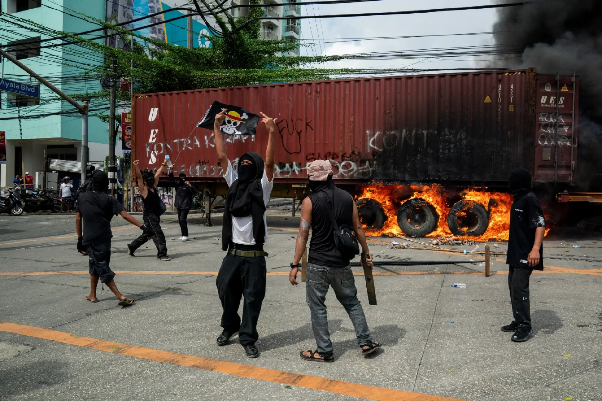 Tens of thousands join anti-corruption protests in Metro Manila