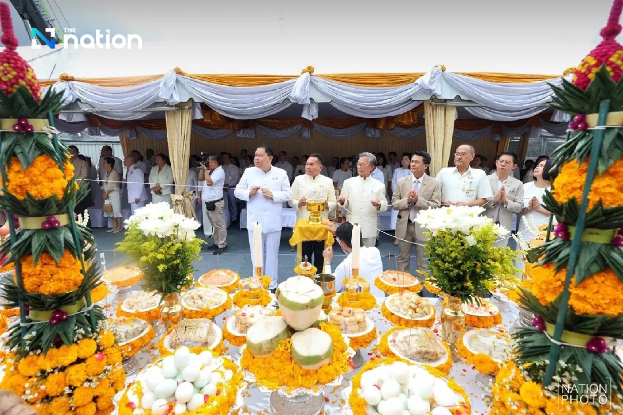 Parliament enshrines new King Rama VII statue at front of building