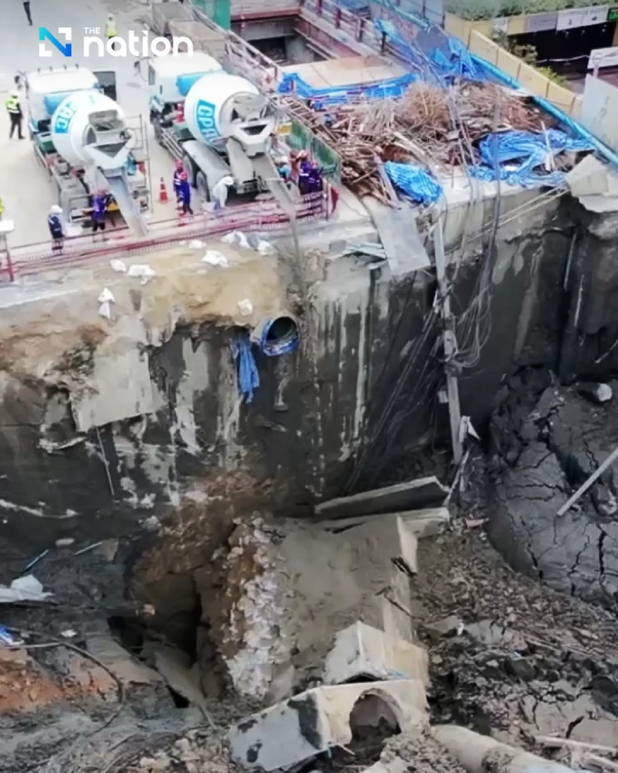 Bangkok Scraps Rescue Plan for 50-Metre Sinkhole; Concrete Poured to Halt Landslide Risk