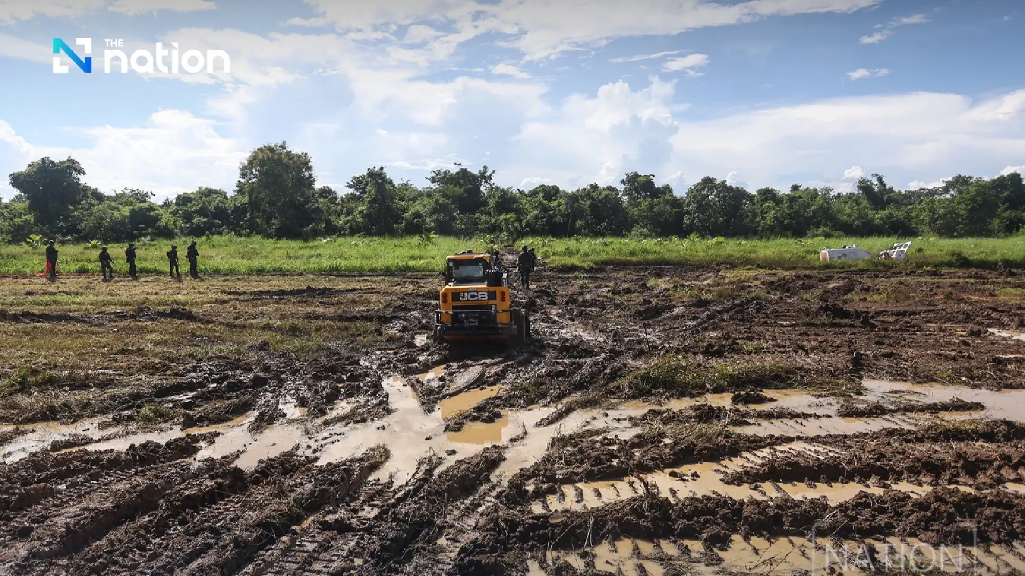Thai troops press on with mine clearance despite Cambodian onlookers