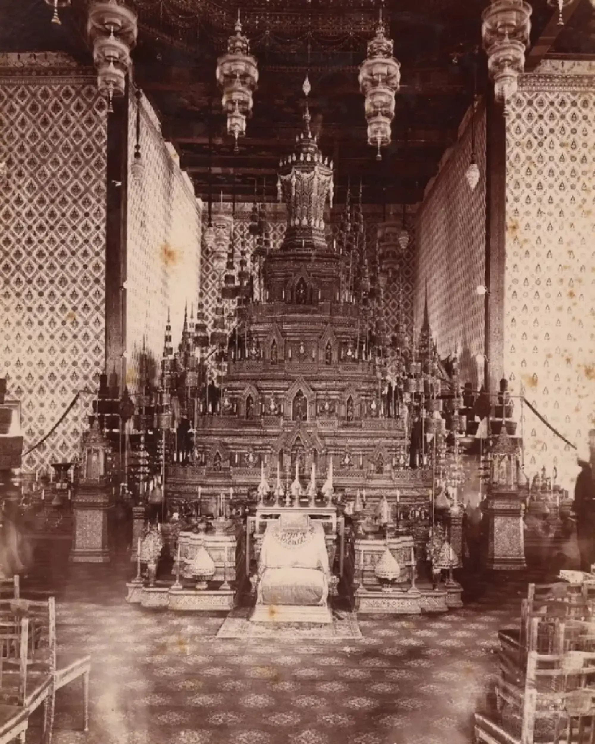 Legend of the Great Golden Royal Urn and the Fourteen Ranks of Royal Urns in the Thai Court