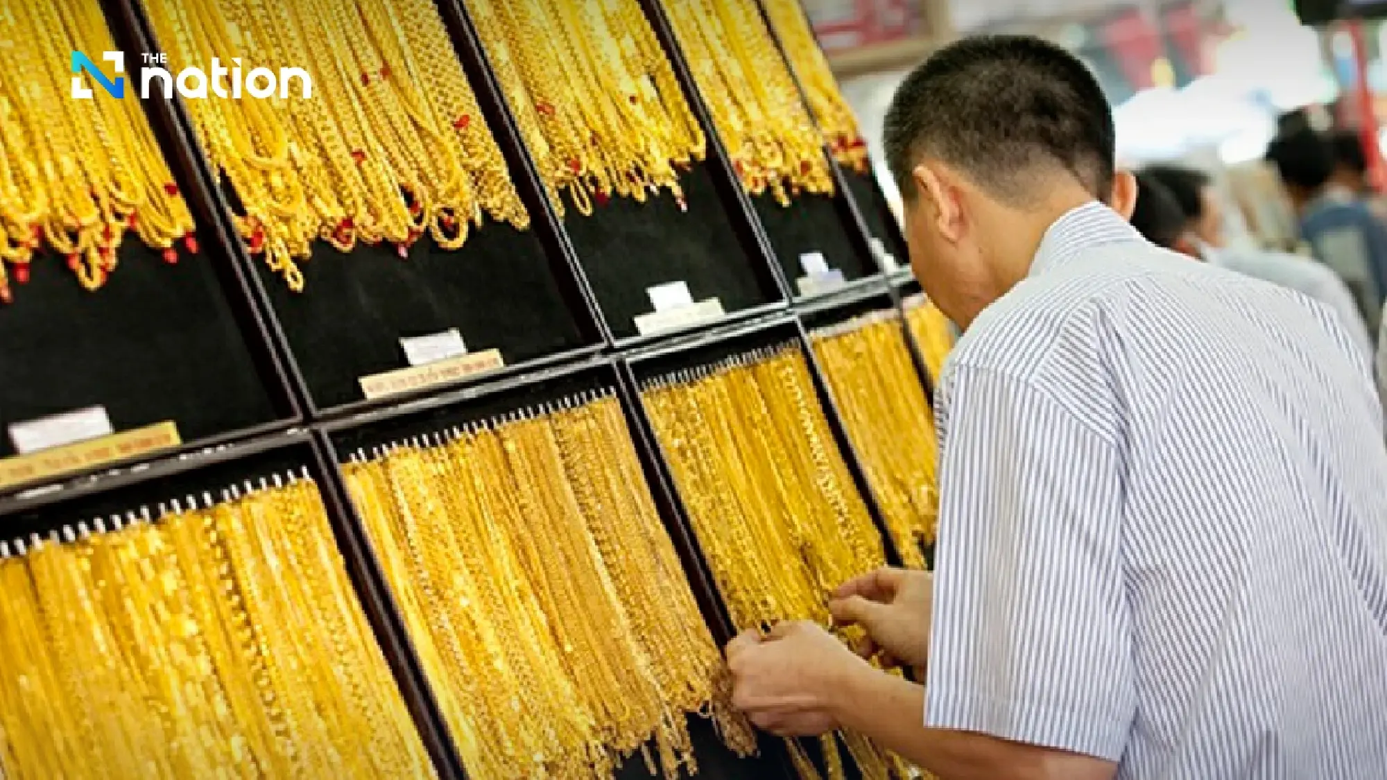 Gold tops US$4,000 again after Fed rate cut and trade deal doubts