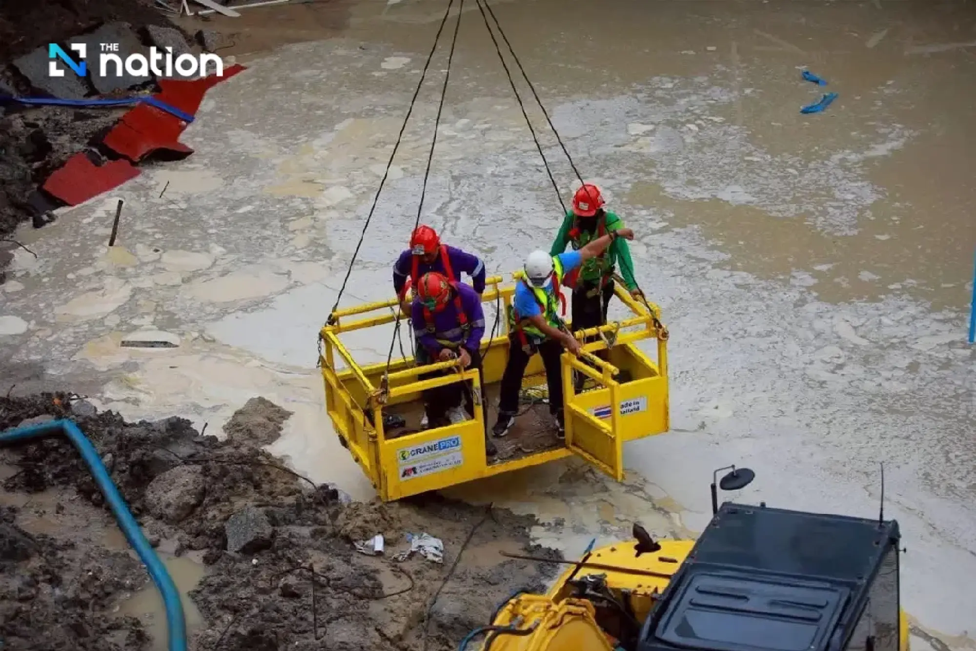 Chadchart says new crack at Samsen sinkhole site under close watch