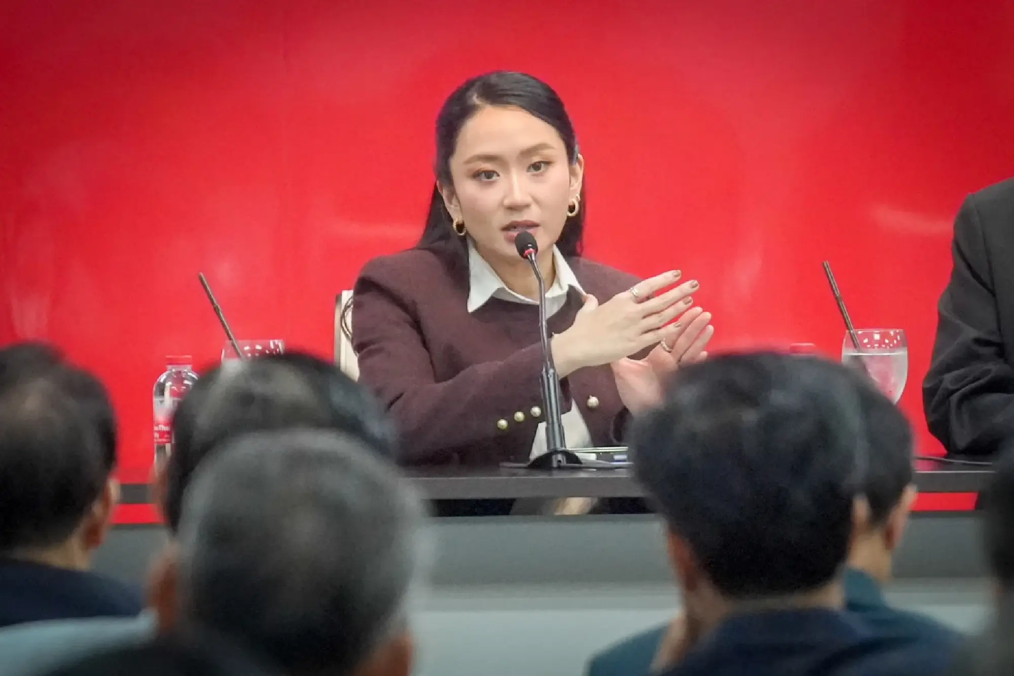 Paetongtarn Steps Down as Pheu Thai Leader, Pledges Total 'Overhaul'