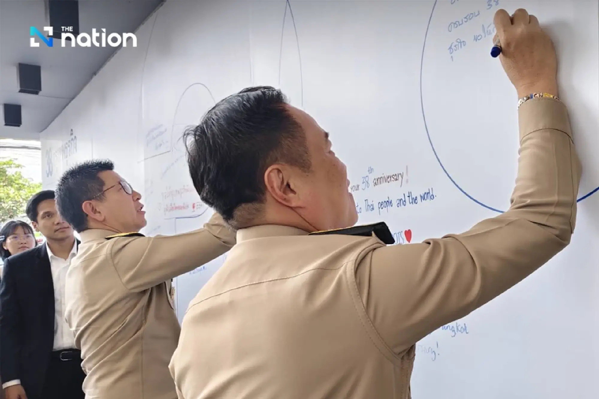 Anutin joins Nation executives to mark 38th anniversary of Krungthep Turakij