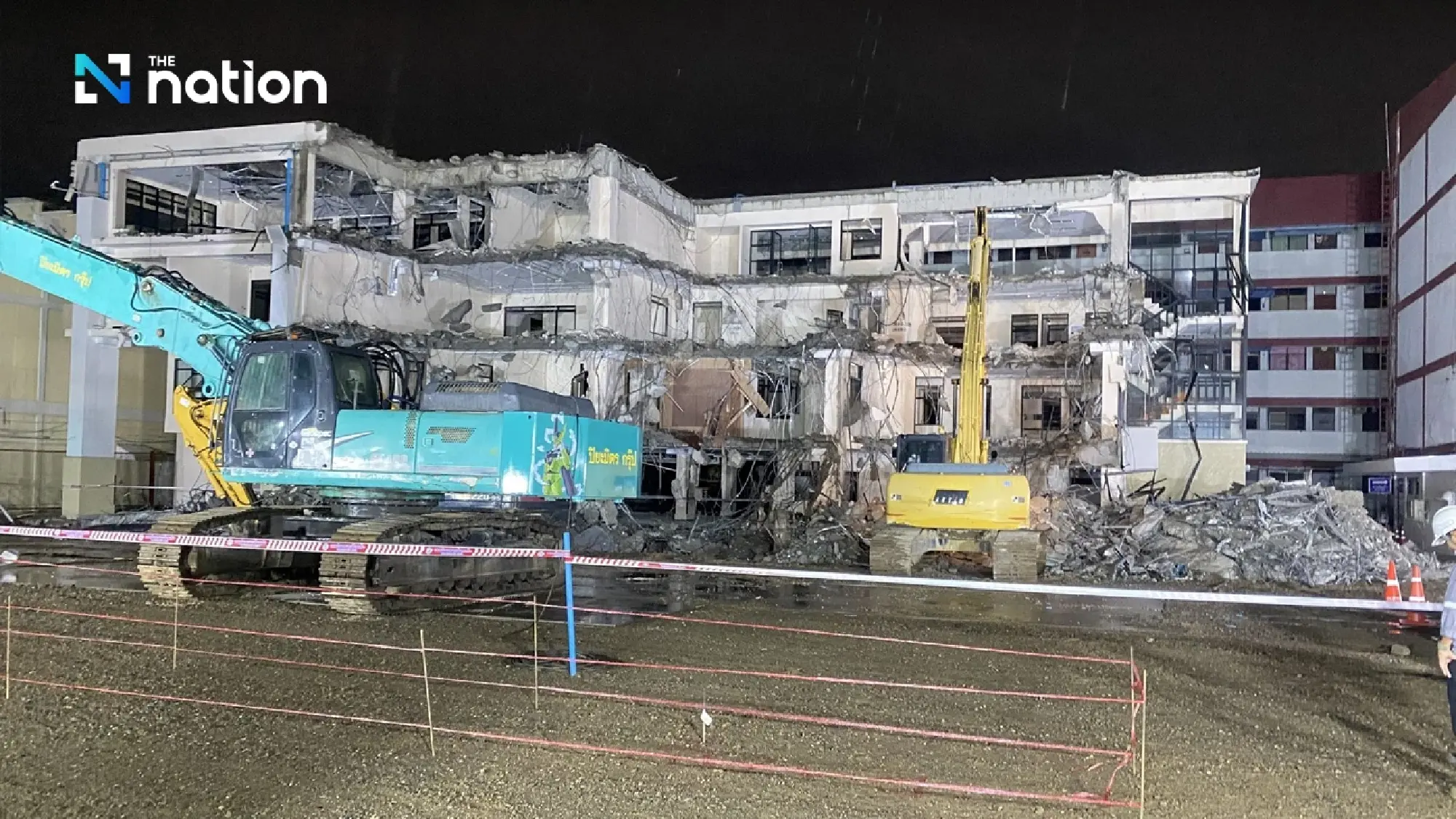 Anutin inspects sunken Samsen Road, vows safety before reopening