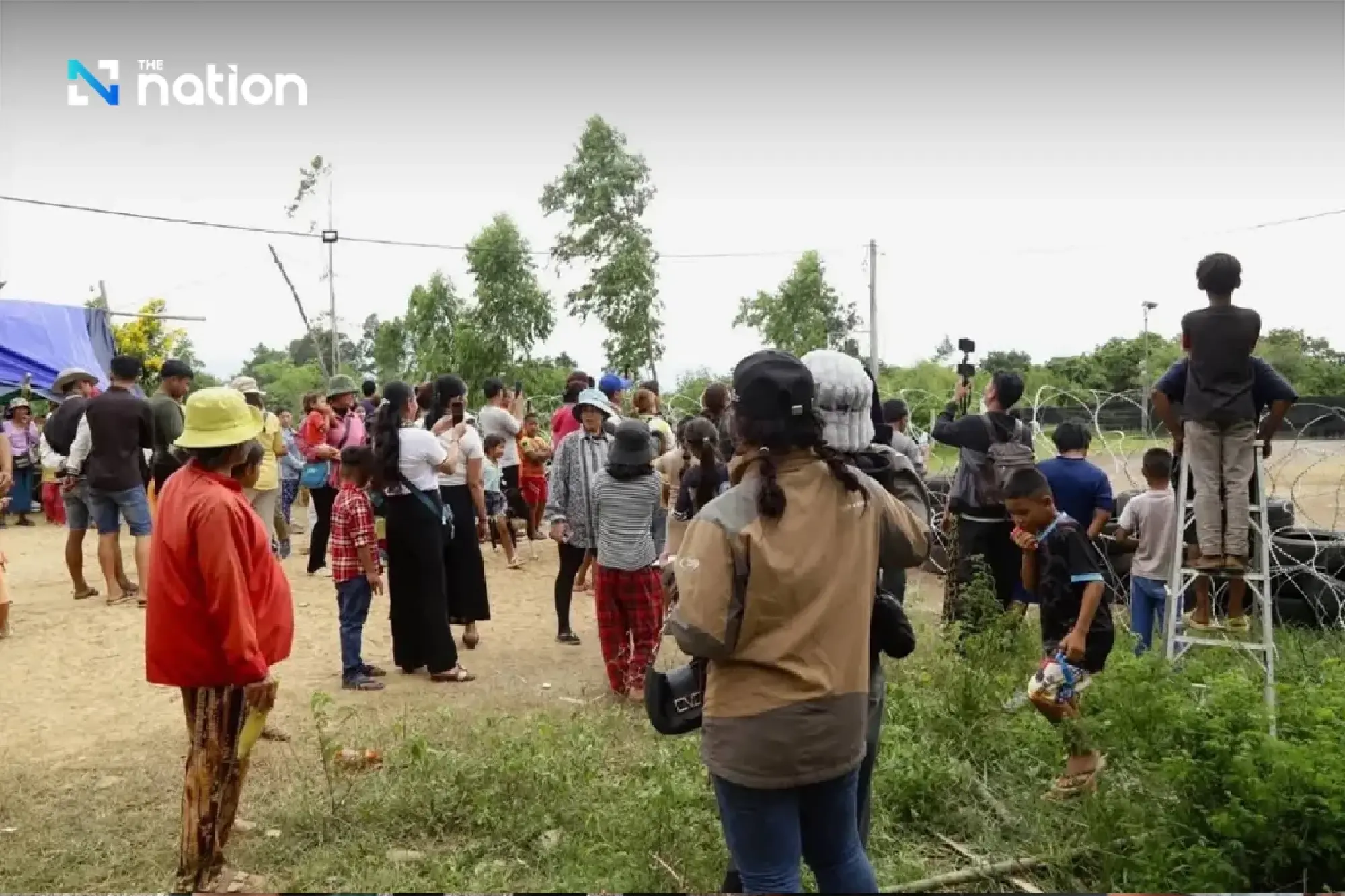 First Army Area deploys crowd control and bomb disposal units at Sa Kaeo border