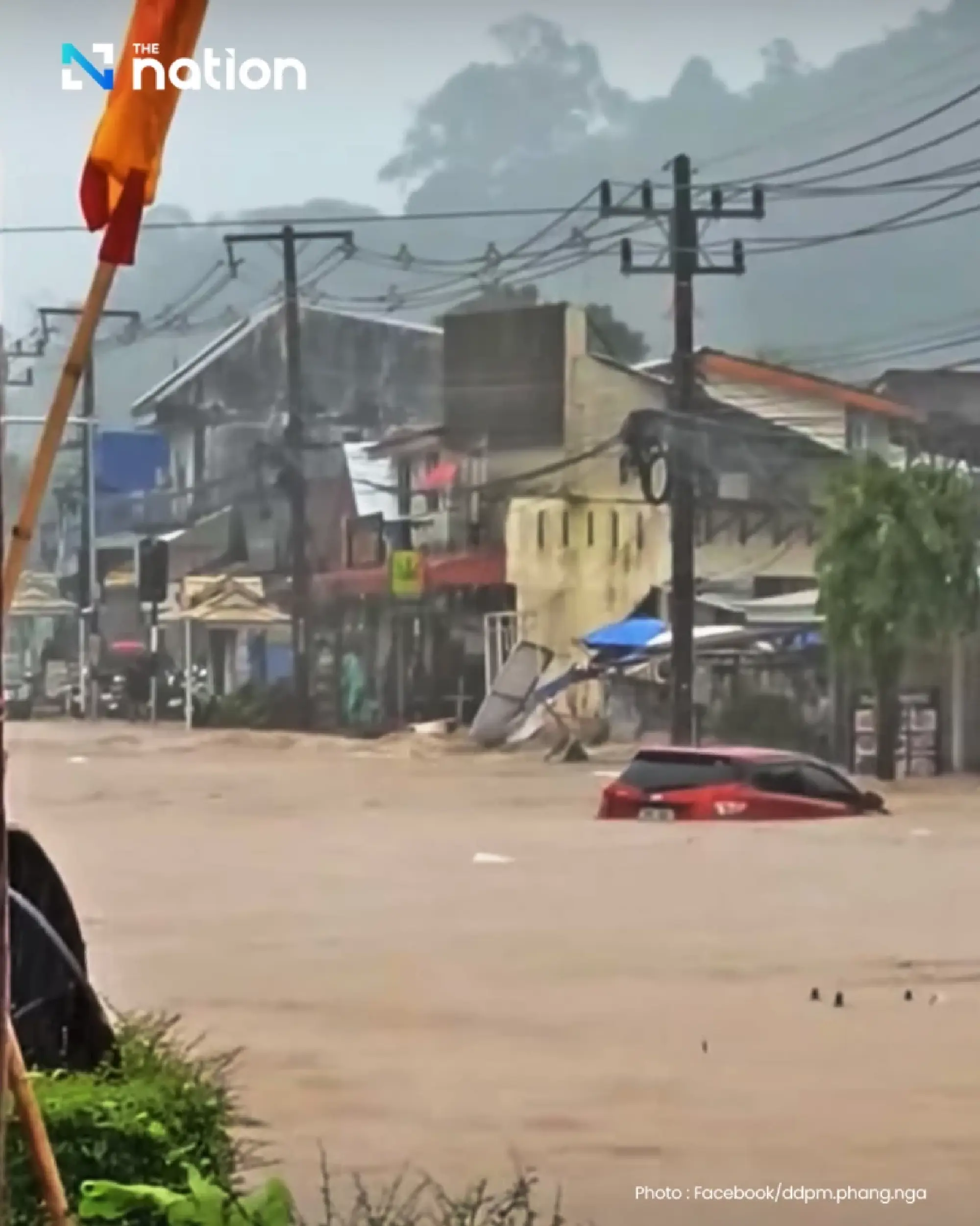 Flash floods hit Khao Lak tourist hub in Phang Nga, forcing hundreds to flee