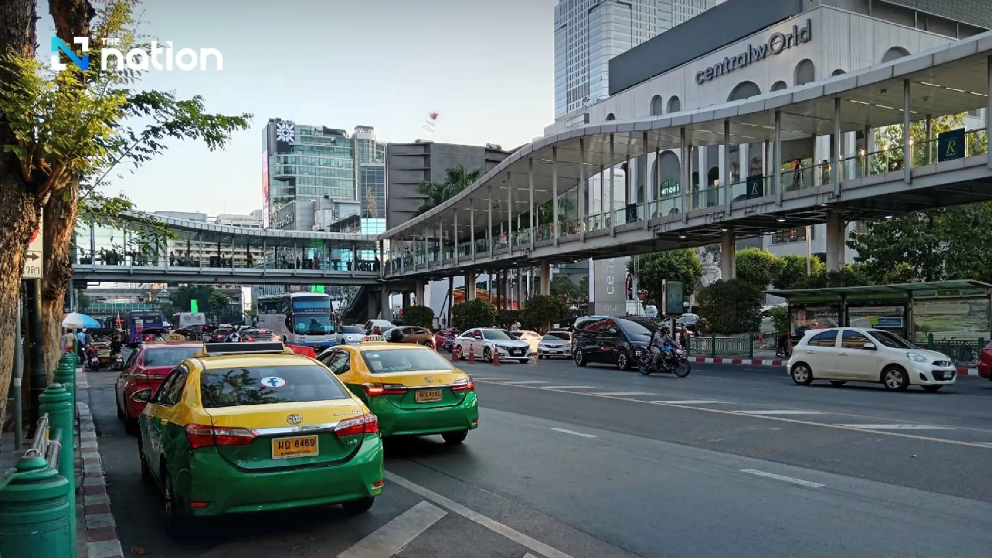 Taxi service fee to rise by 10–20 baht during rush hours