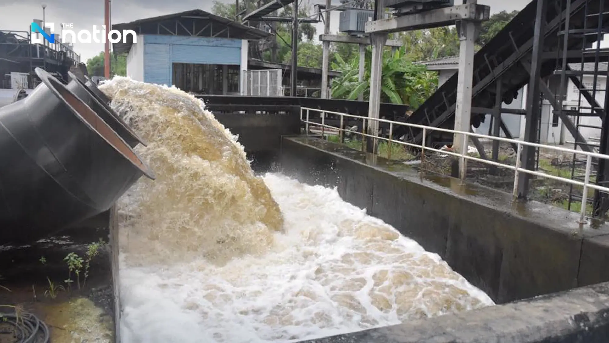 Bangkok governor says flood situation improving, but warns of high tides next week