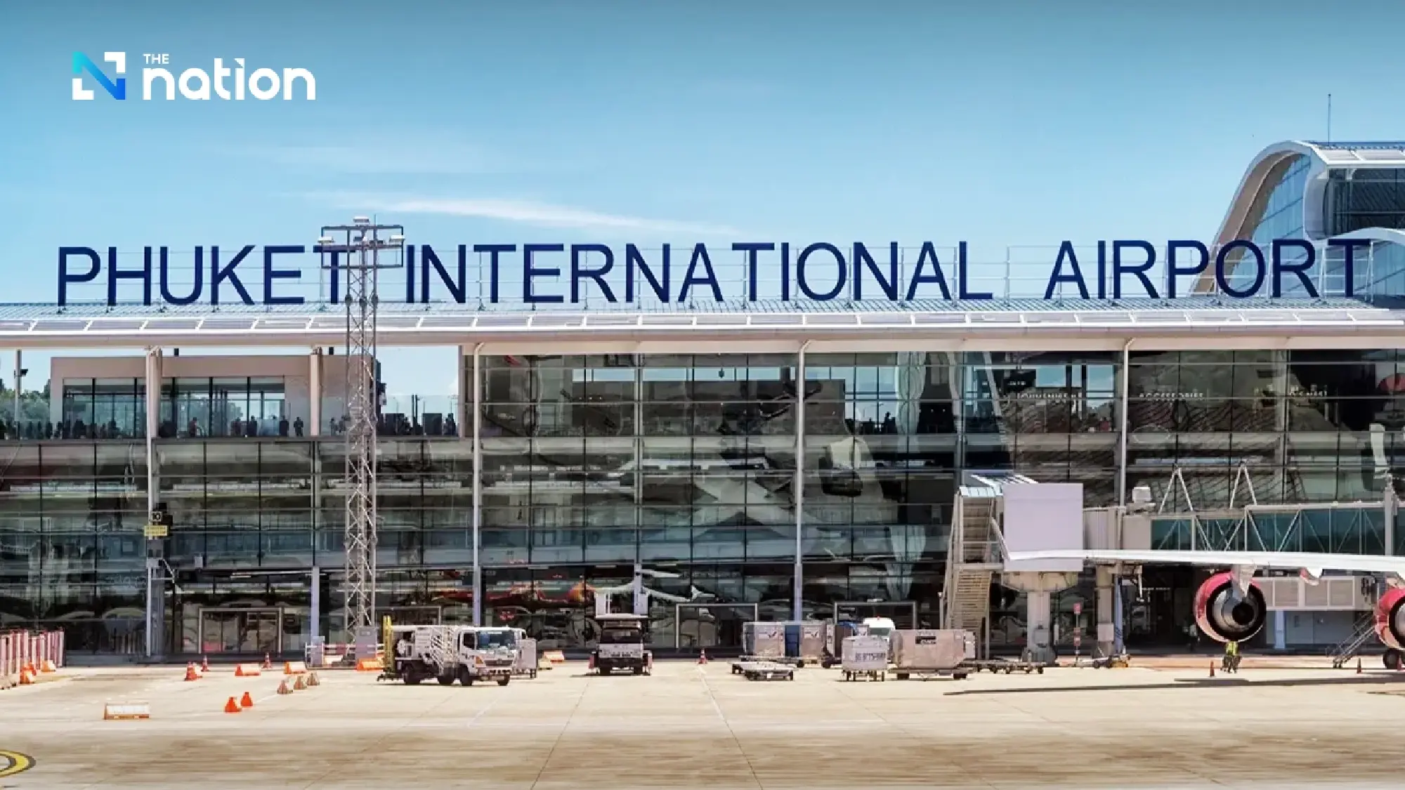 AOT closes Phuket airport for three hours after navy plane's emergency landing