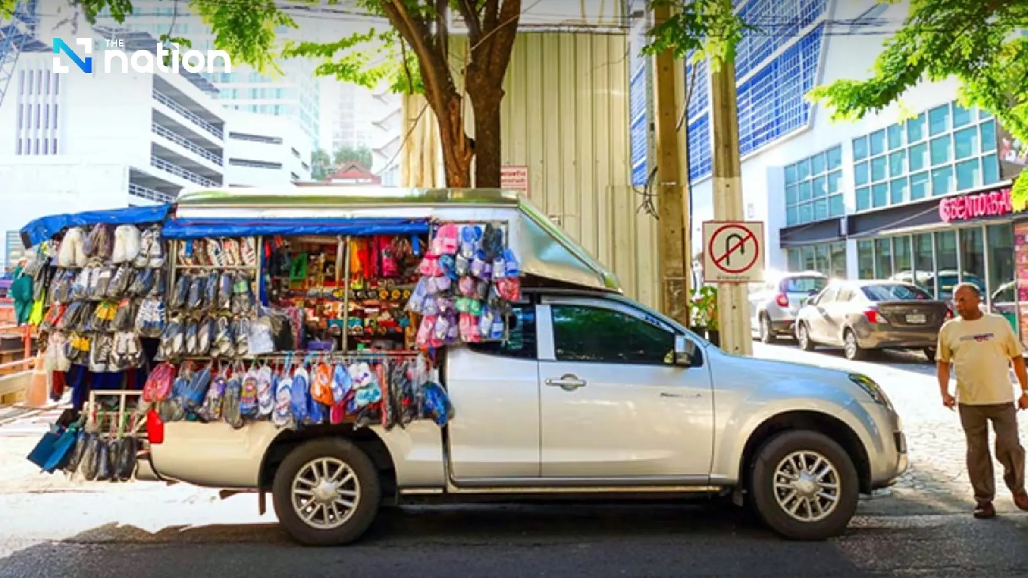 Rot Phumphuang: Thailand's convenience store on wheels