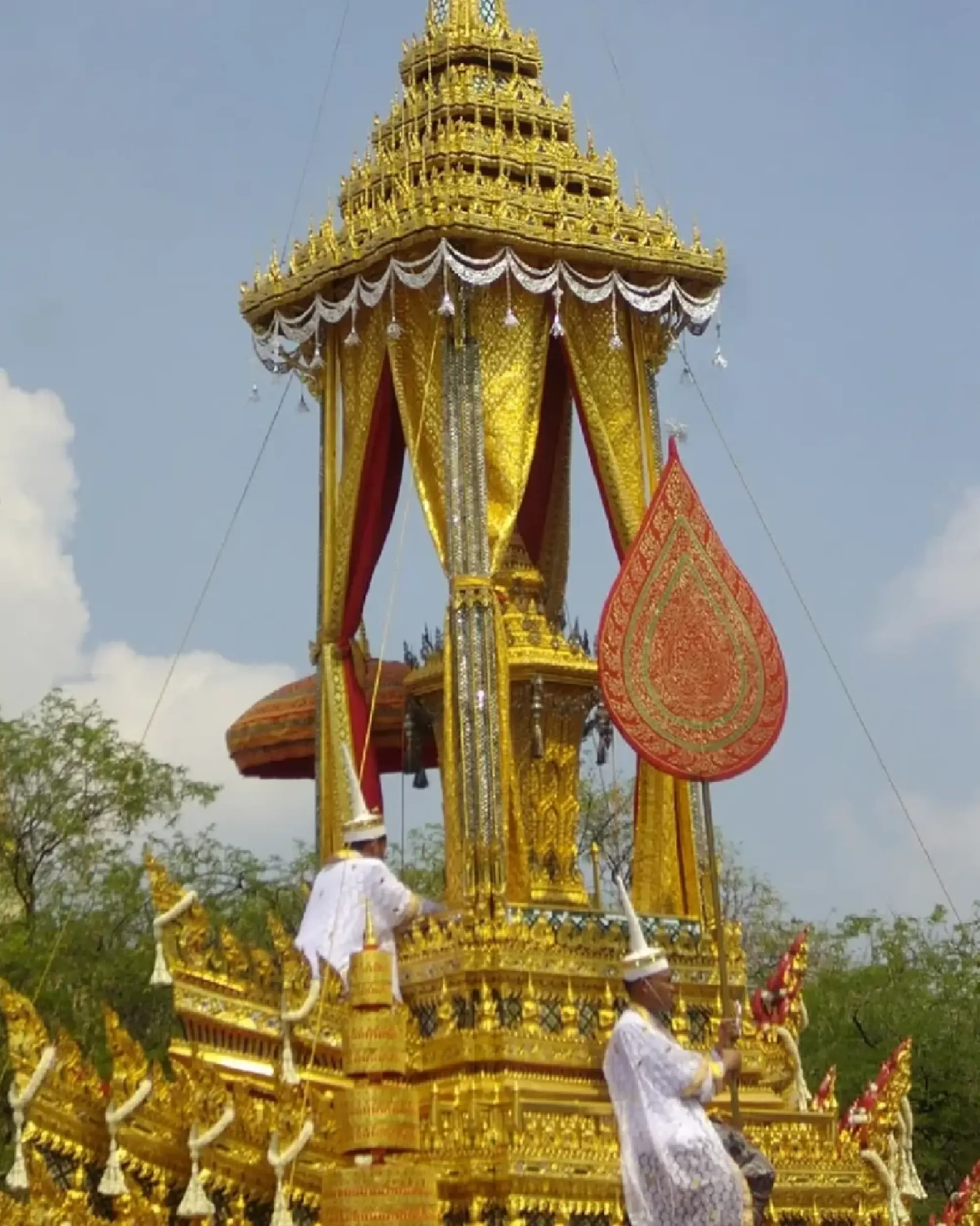 Legend of the Great Golden Royal Urn and the Fourteen Ranks of Royal Urns in the Thai Court