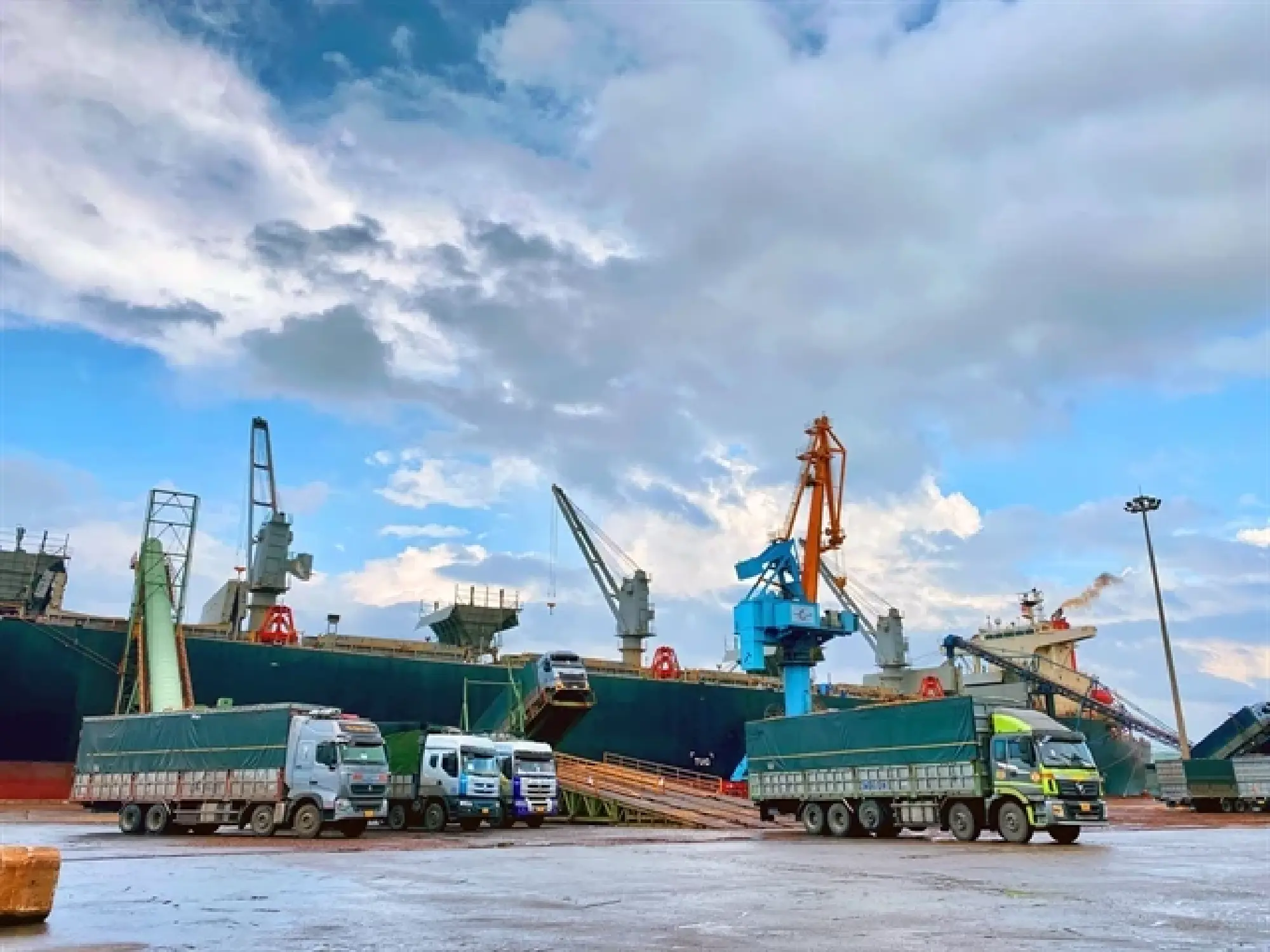 Vietnam plans 2026 GDP growth target at 10 %