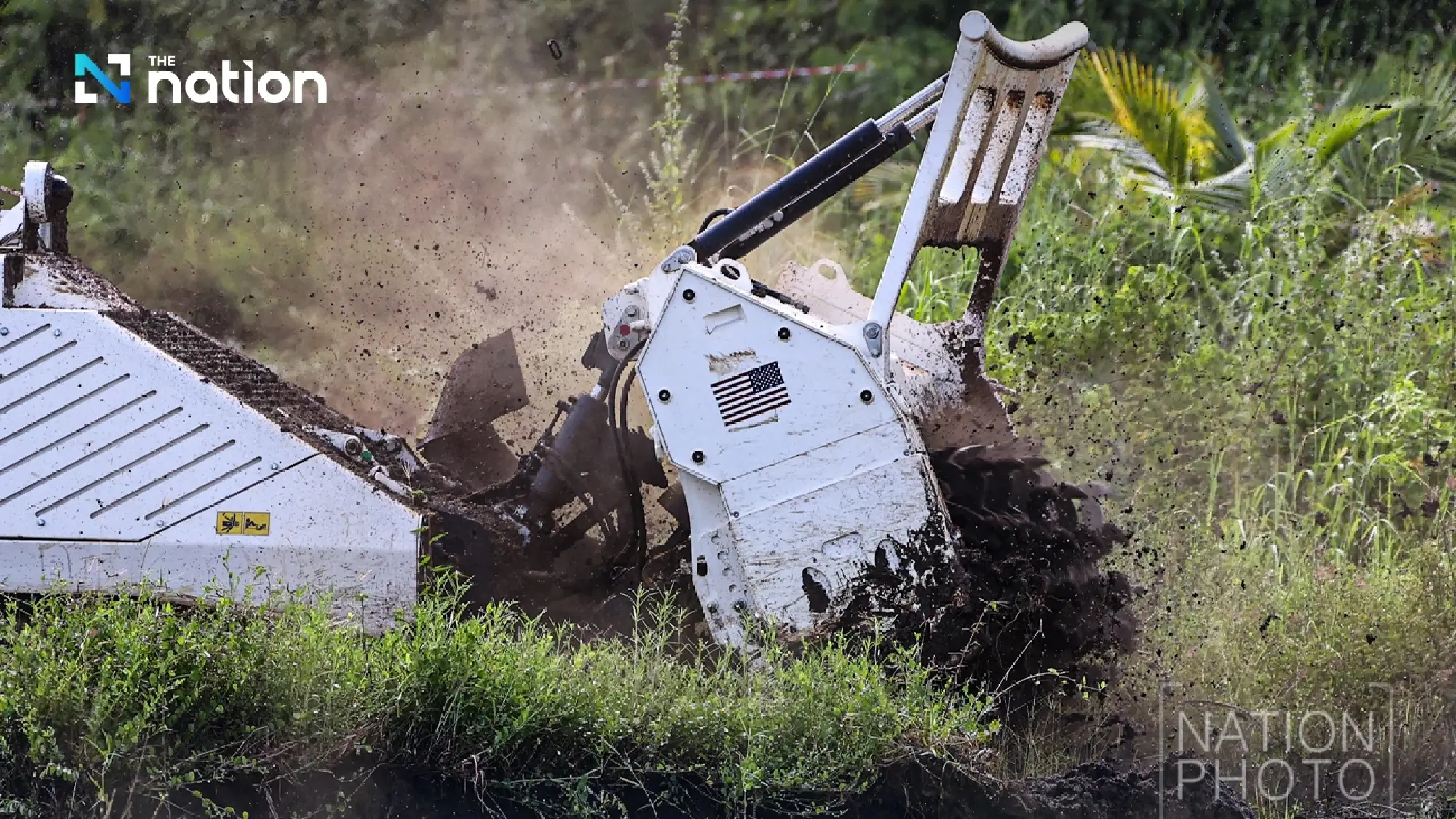 Thai troops press on with mine clearance despite Cambodian onlookers