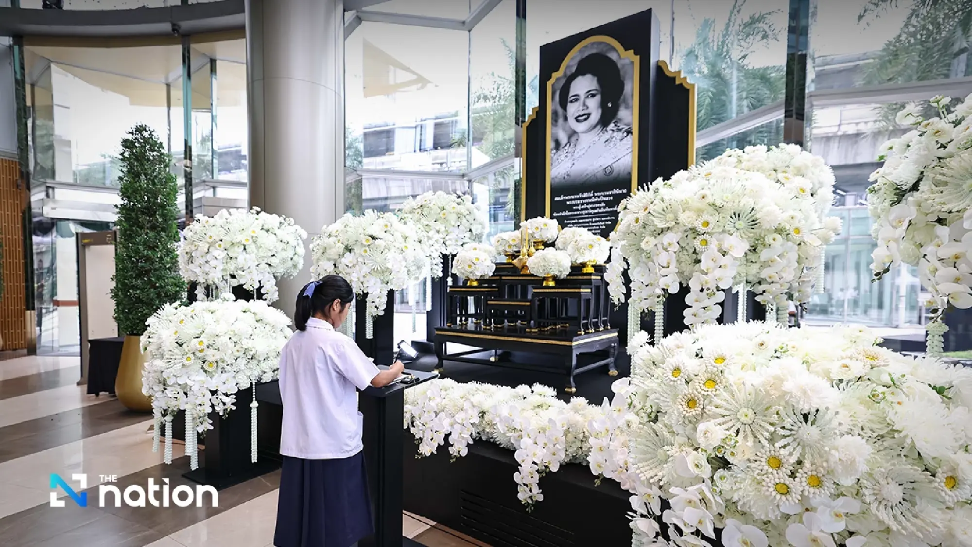 Siam Piwat holds almsgiving ceremony to honour Queen Sirikit The Queen Mother