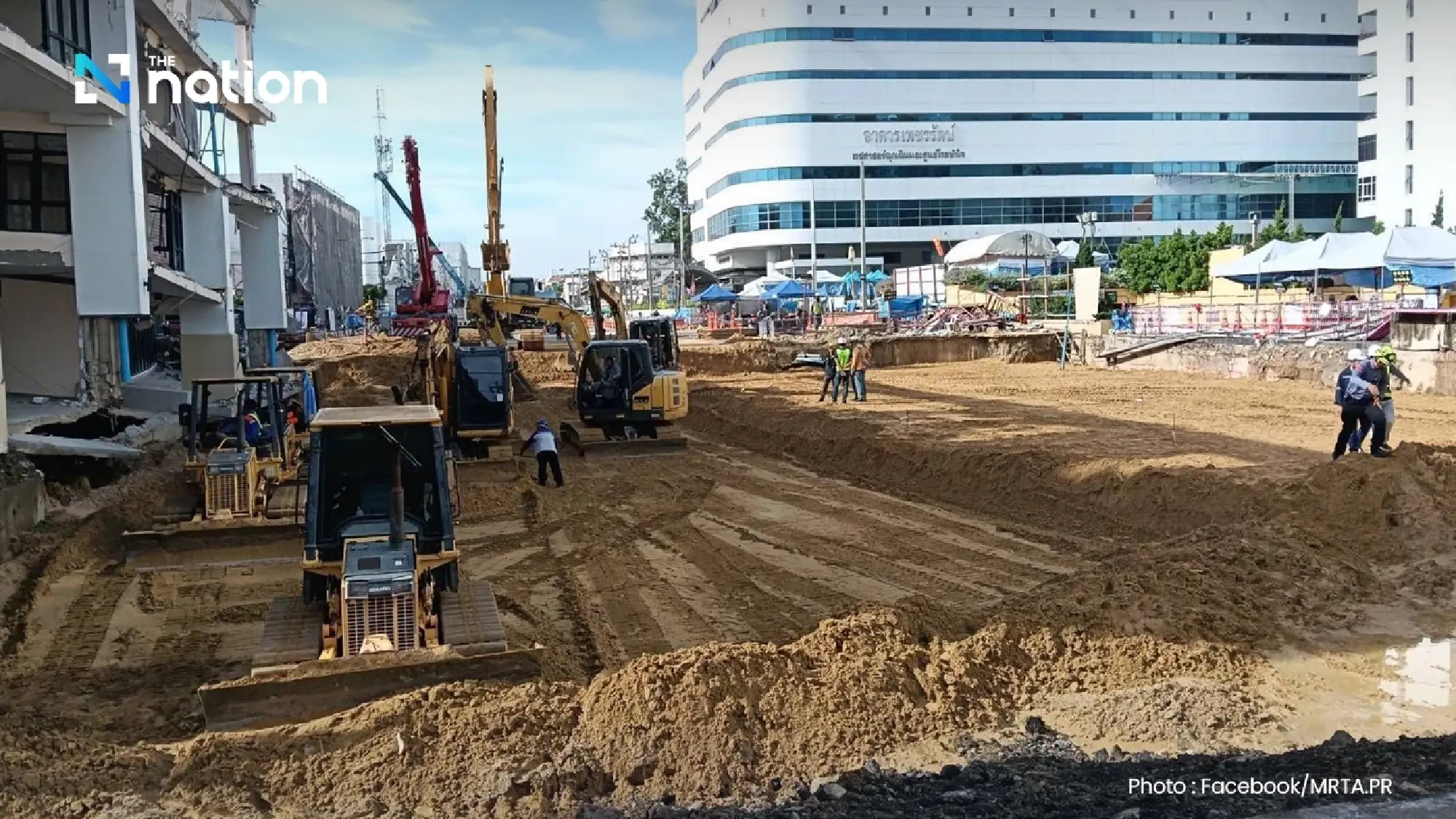 Bangkok governor inspects Samsen road, confirms MRT tunnel remains stable